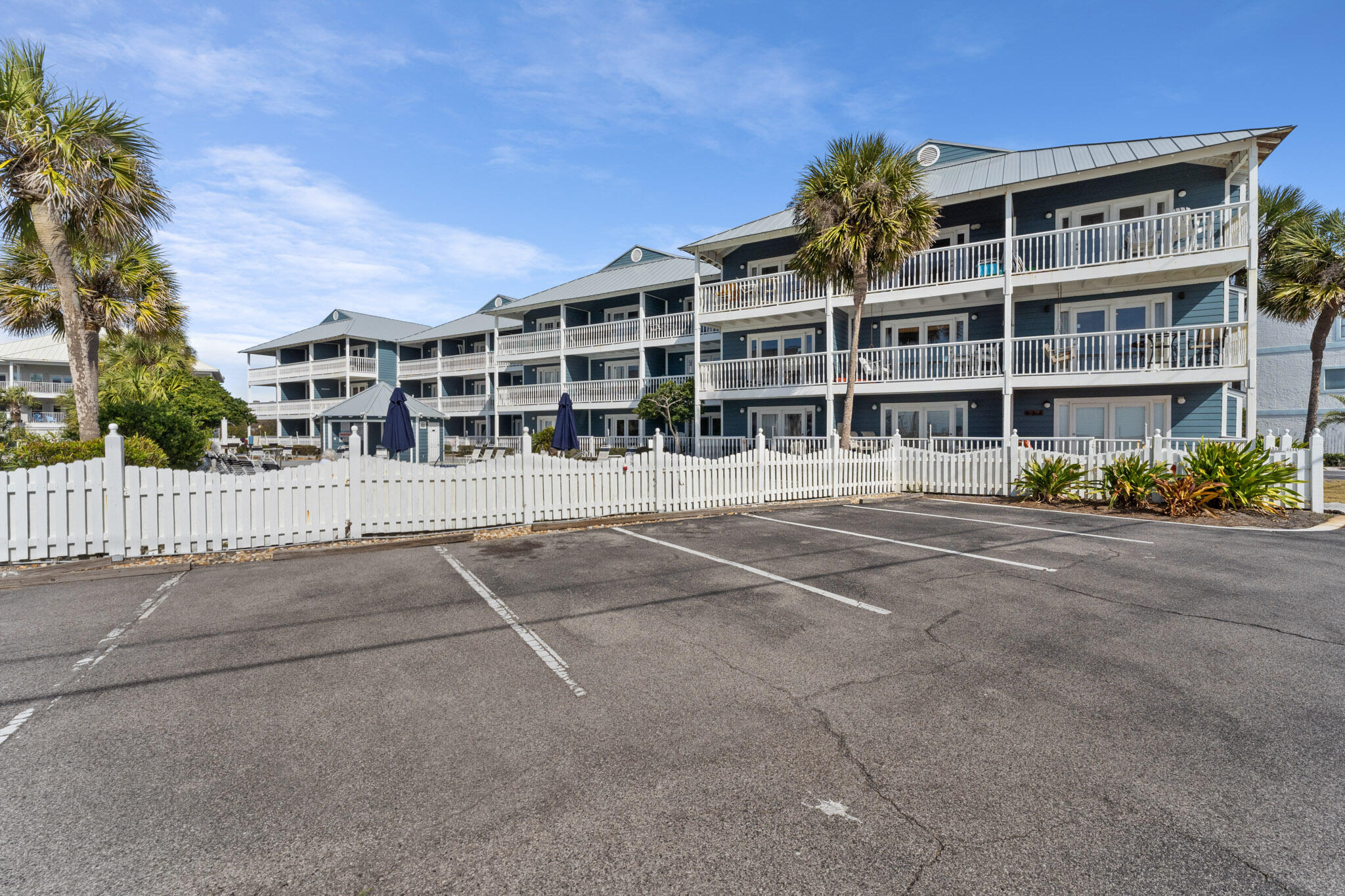 SUMMER BREEZE CONDO - Residential