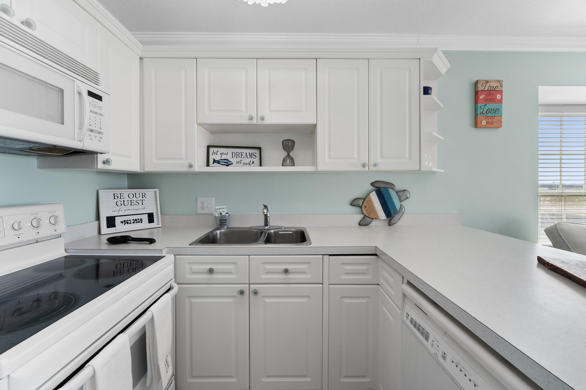SUMMER BREEZE CONDO - Residential