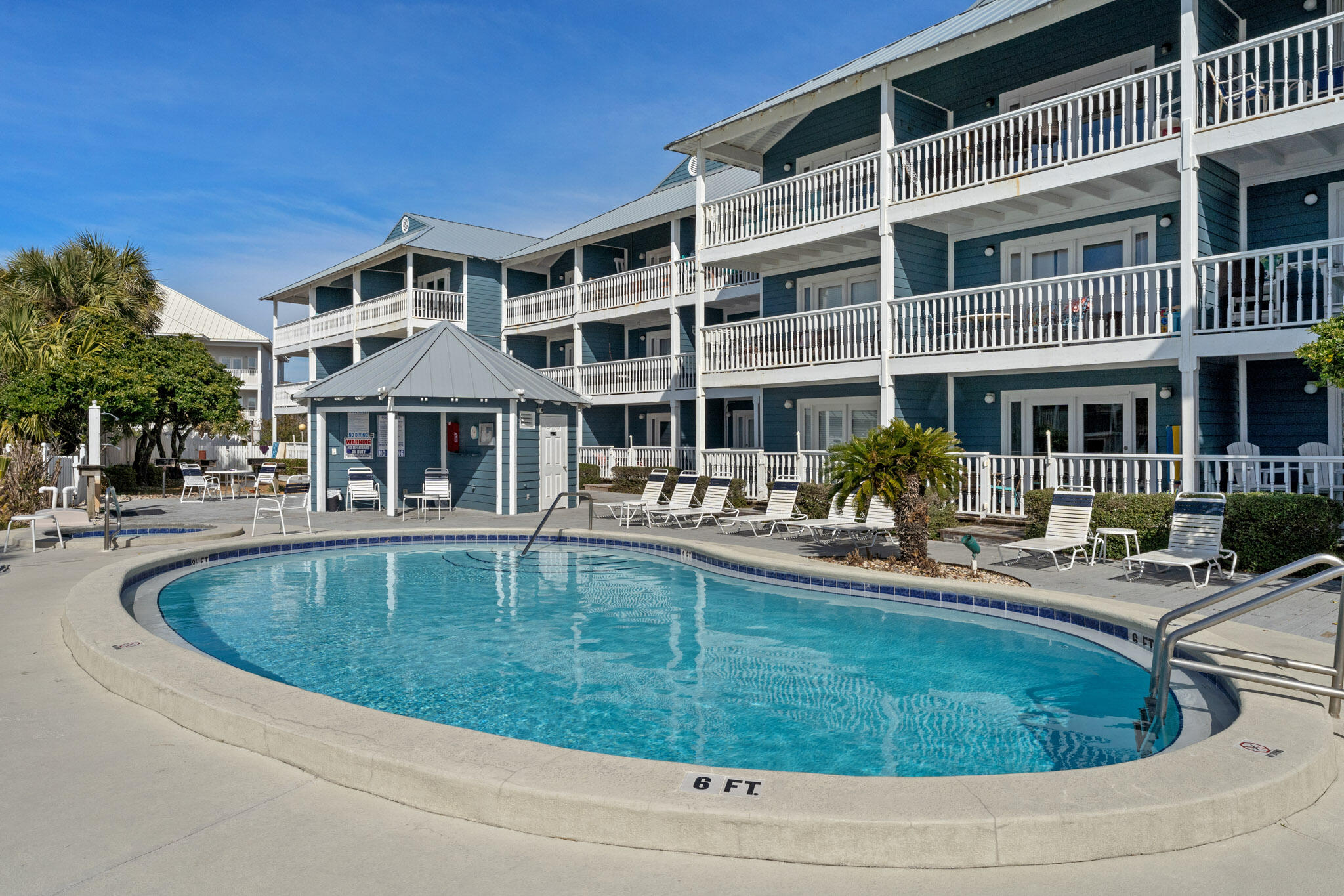 SUMMER BREEZE CONDO - Residential