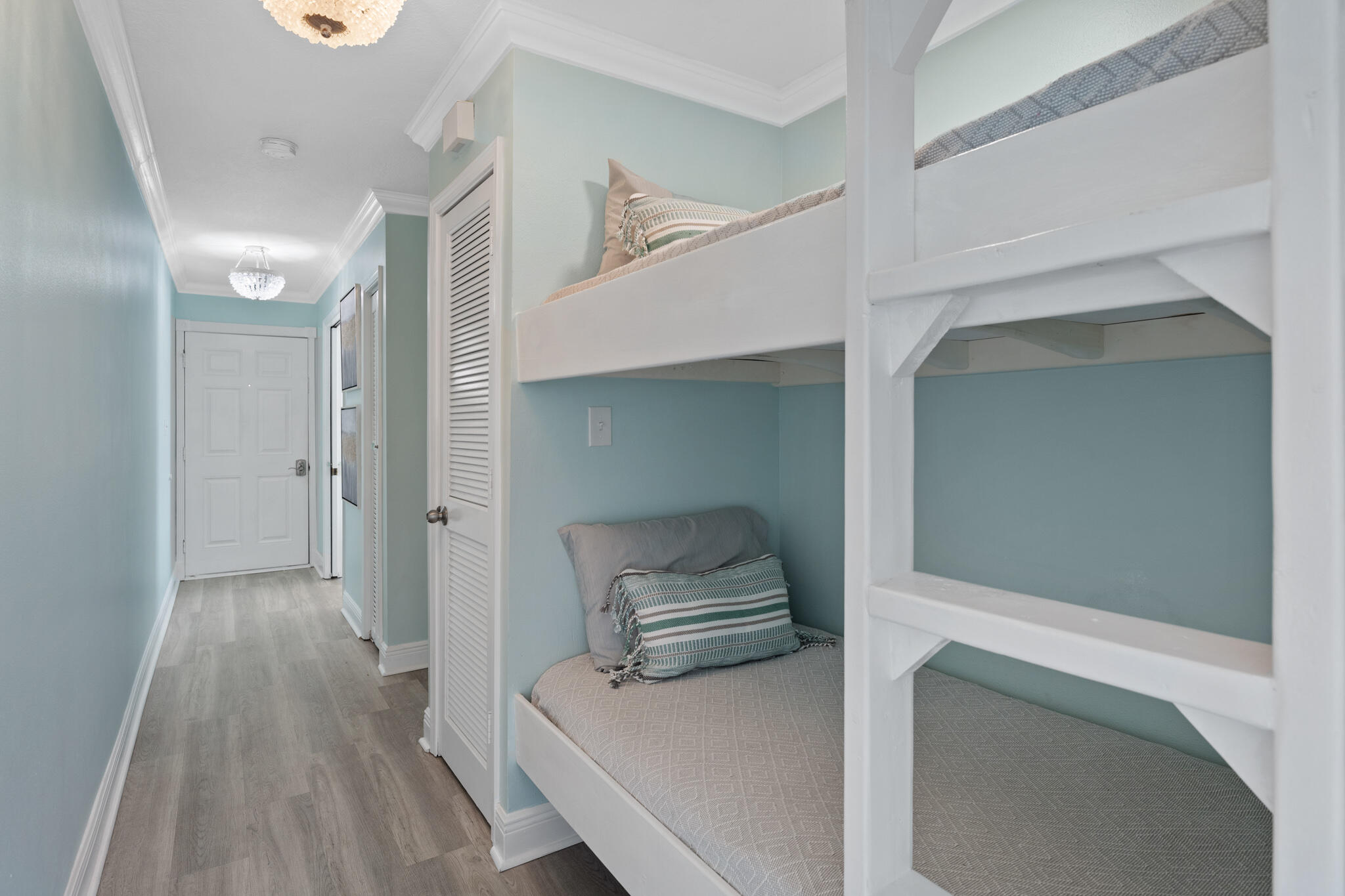 SUMMER BREEZE CONDO - Residential