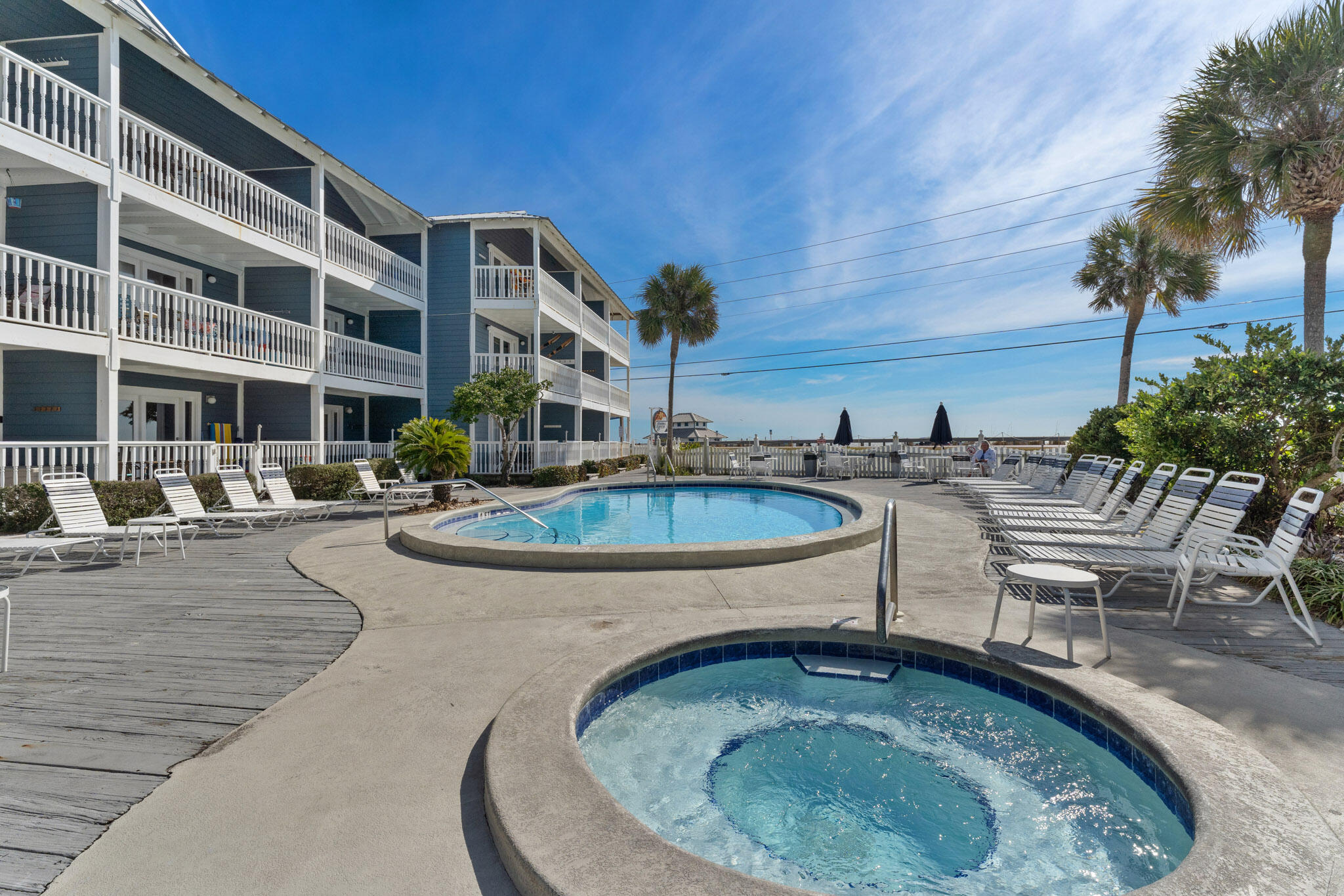 SUMMER BREEZE CONDO - Residential