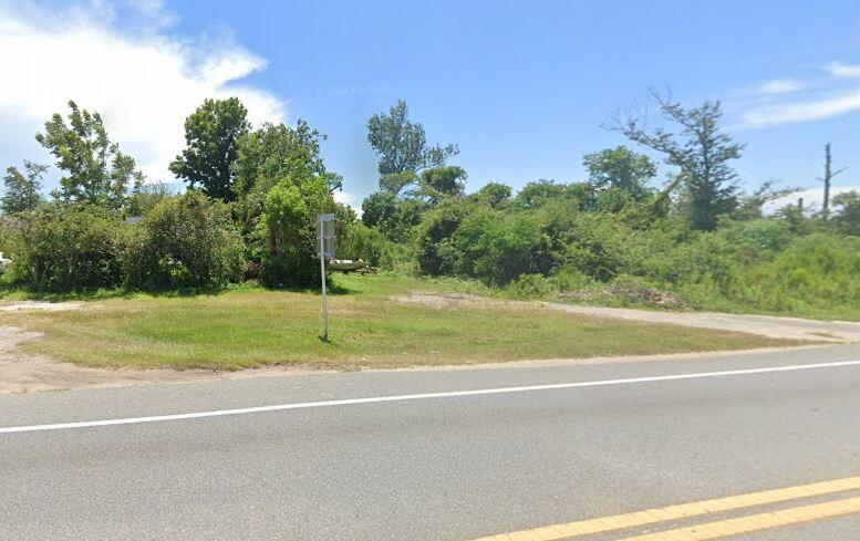 NO RECORDED SUBDIVISION - Land