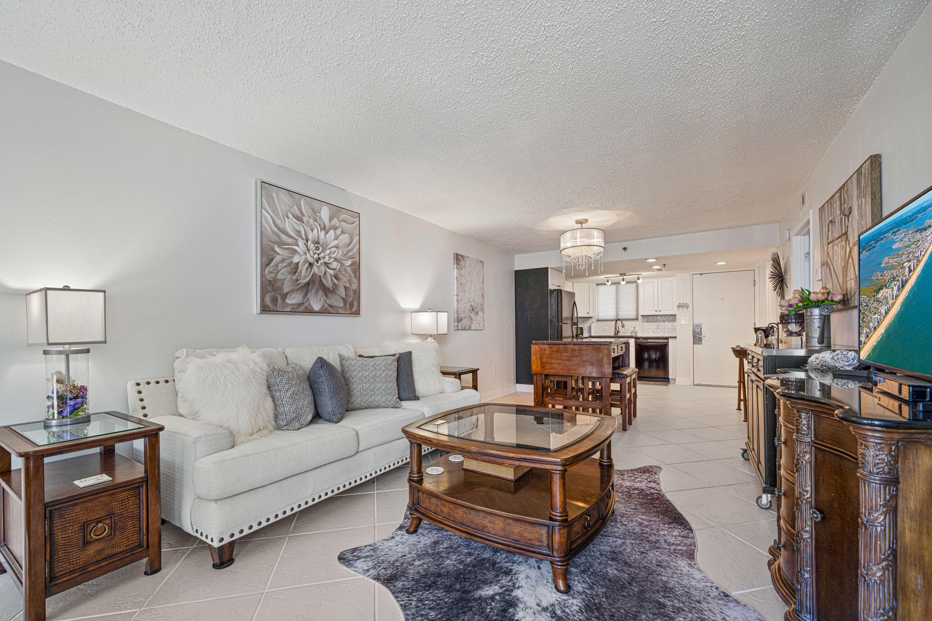 Prime rental-ready opportunity in Destin! This fully renovated 1BR/1BA SunDestin is a must see and has never been rented by the current owner. This unit offers custom designer upgrades throughout--new appliances, double vanity, barn-door shower, and large washer/dryer. SunDestin is a vacation favorite with private beachfront, indoor/outdoor pools, fitness center, spa, tiki bar, dining, kids' splash pad, and 24/7 staff. Walking distance to Big Kahuna's, minutes to shopping, golf, and the Harbor. Perfect for strong rental income or a personal Gulf-front retreat.