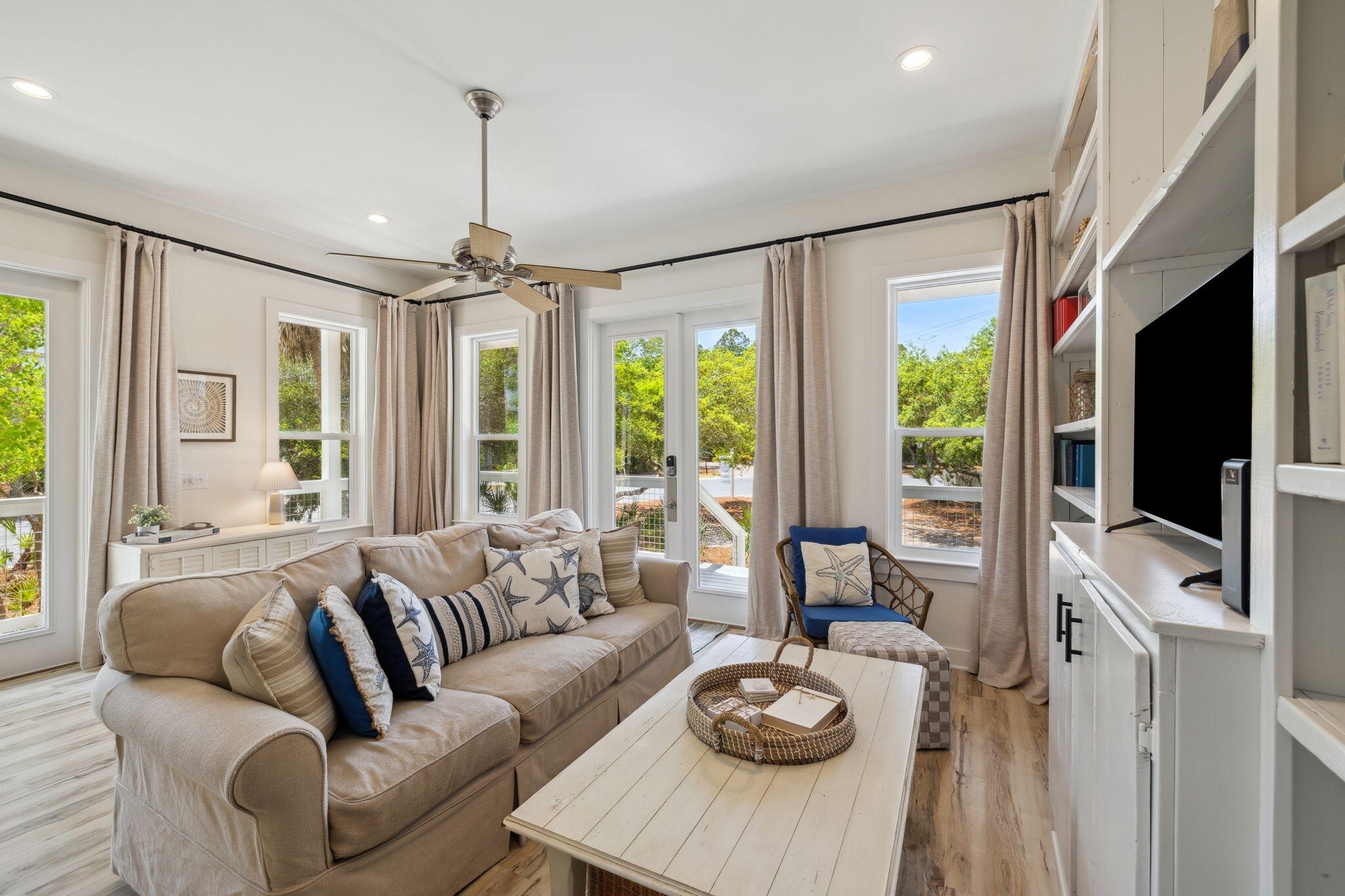 LAKEWOOD ESTATES - Residential