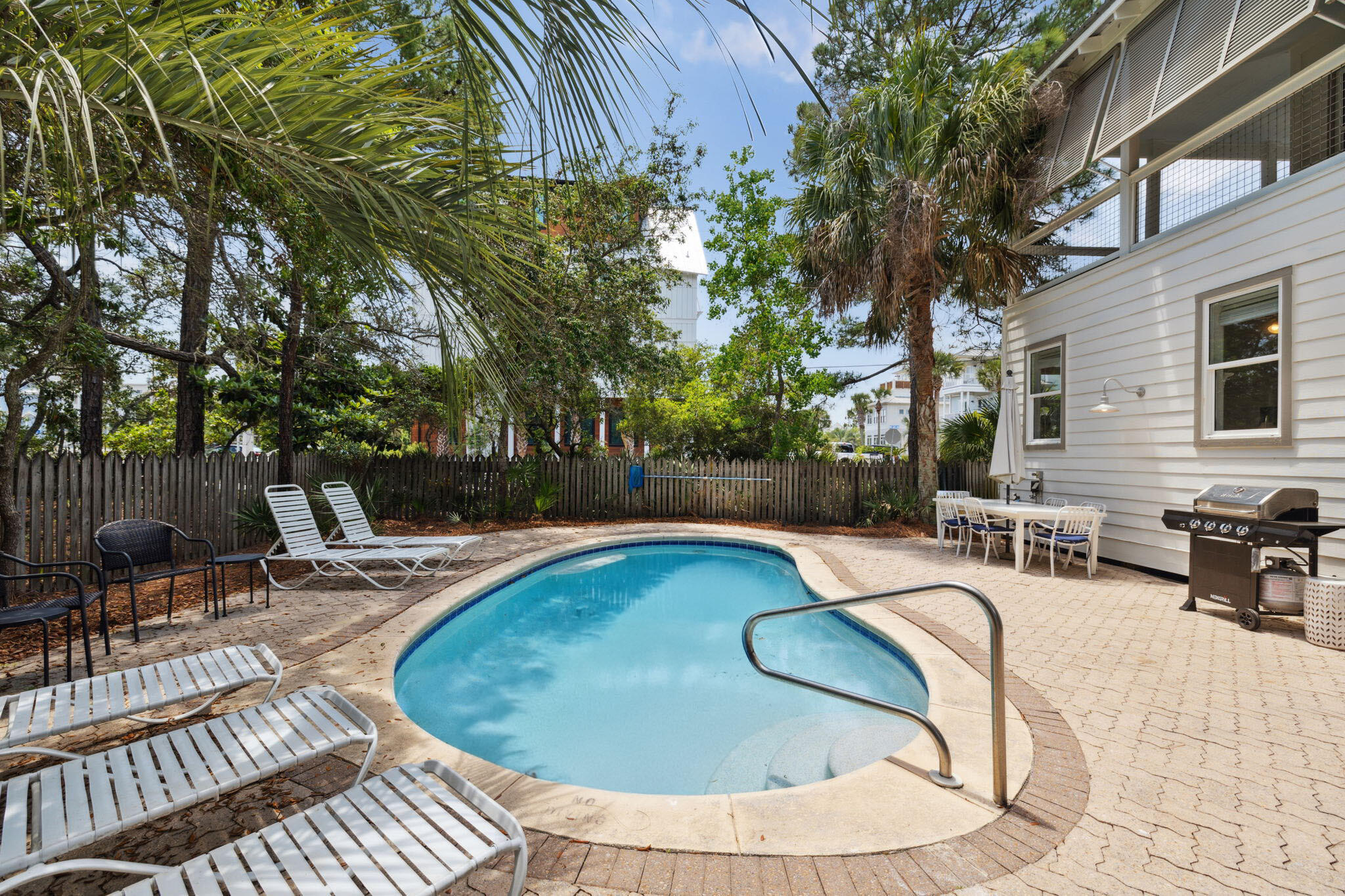 LAKEWOOD ESTATES - Residential