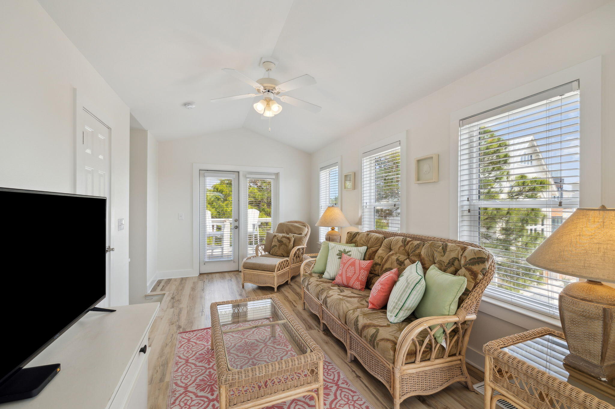 LAKEWOOD ESTATES - Residential