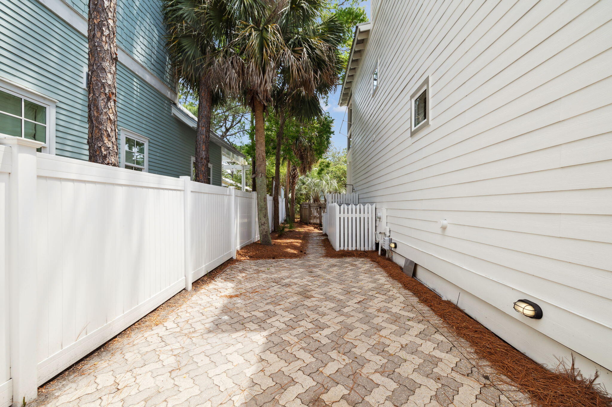 LAKEWOOD ESTATES - Residential