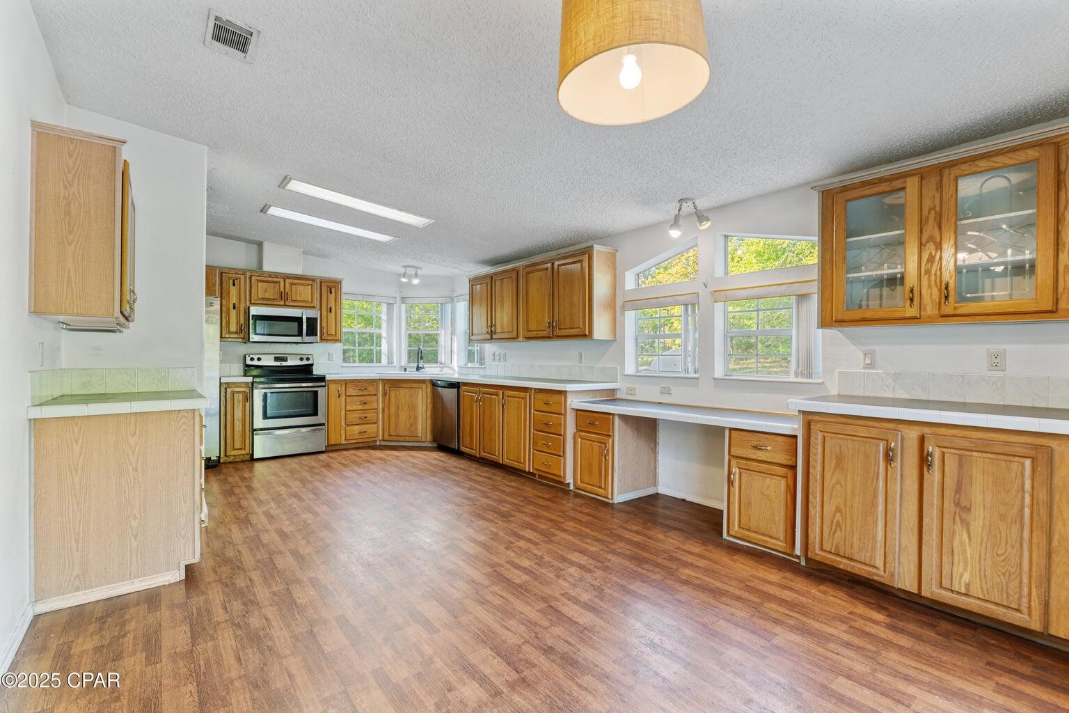 LAKEVIEW ESTATES - Residential