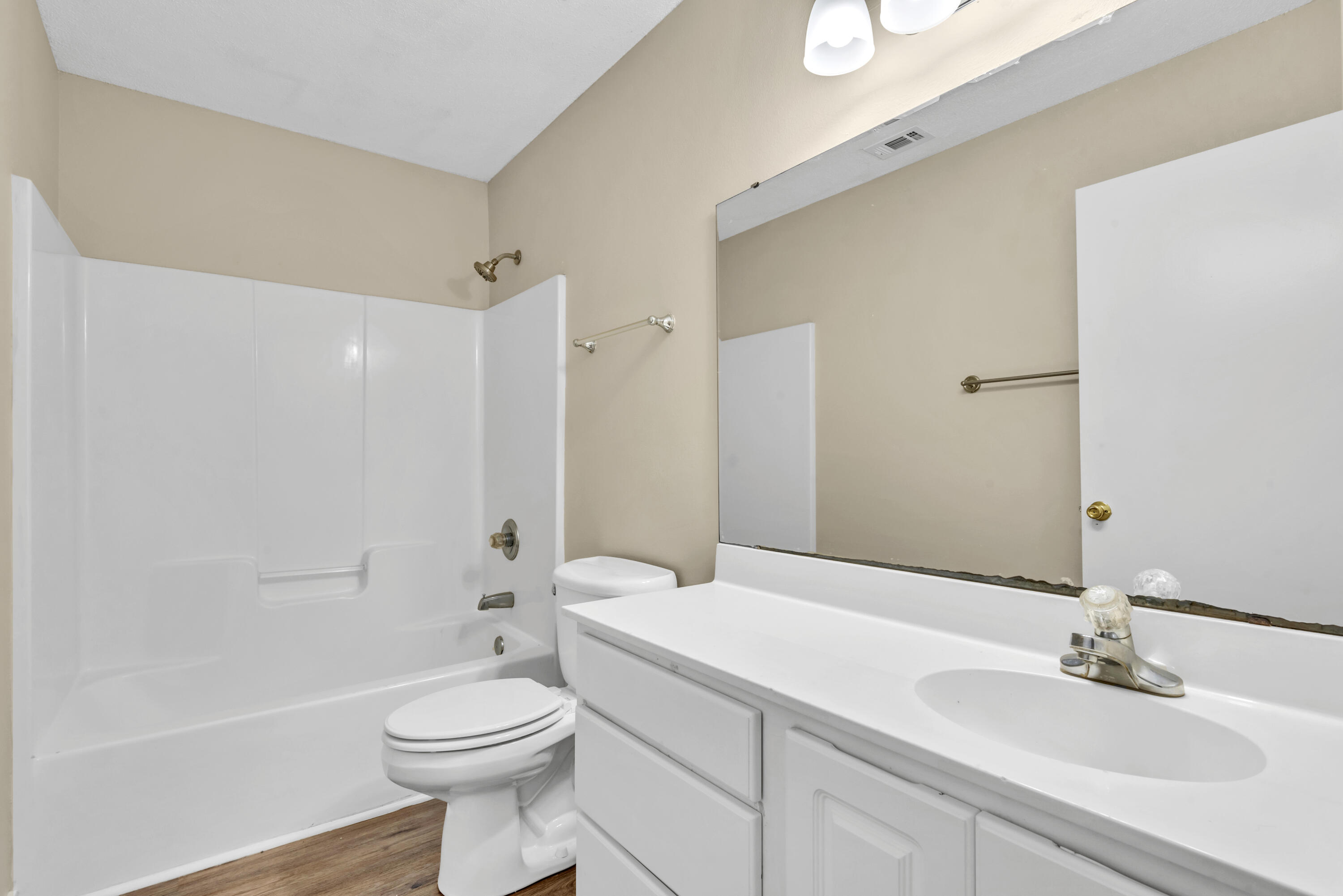 ROCKPORT APPARTMENTS - Residential Lease