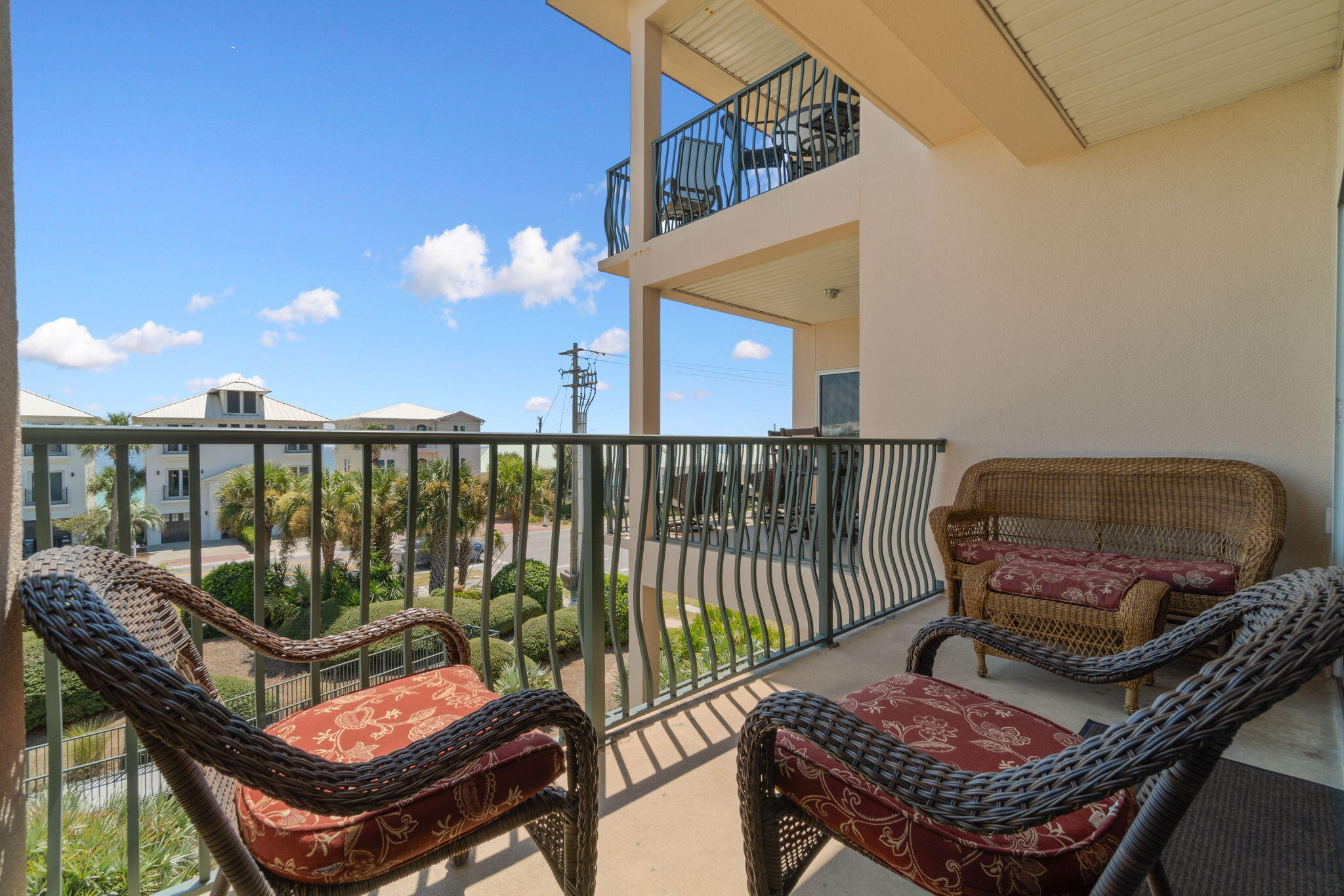 EMERALD WATERS - Residential