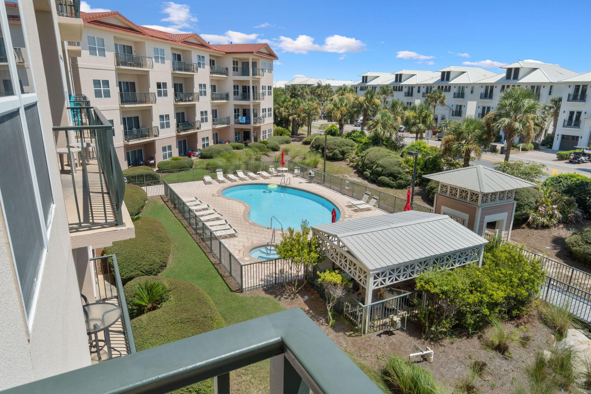 EMERALD WATERS - Residential