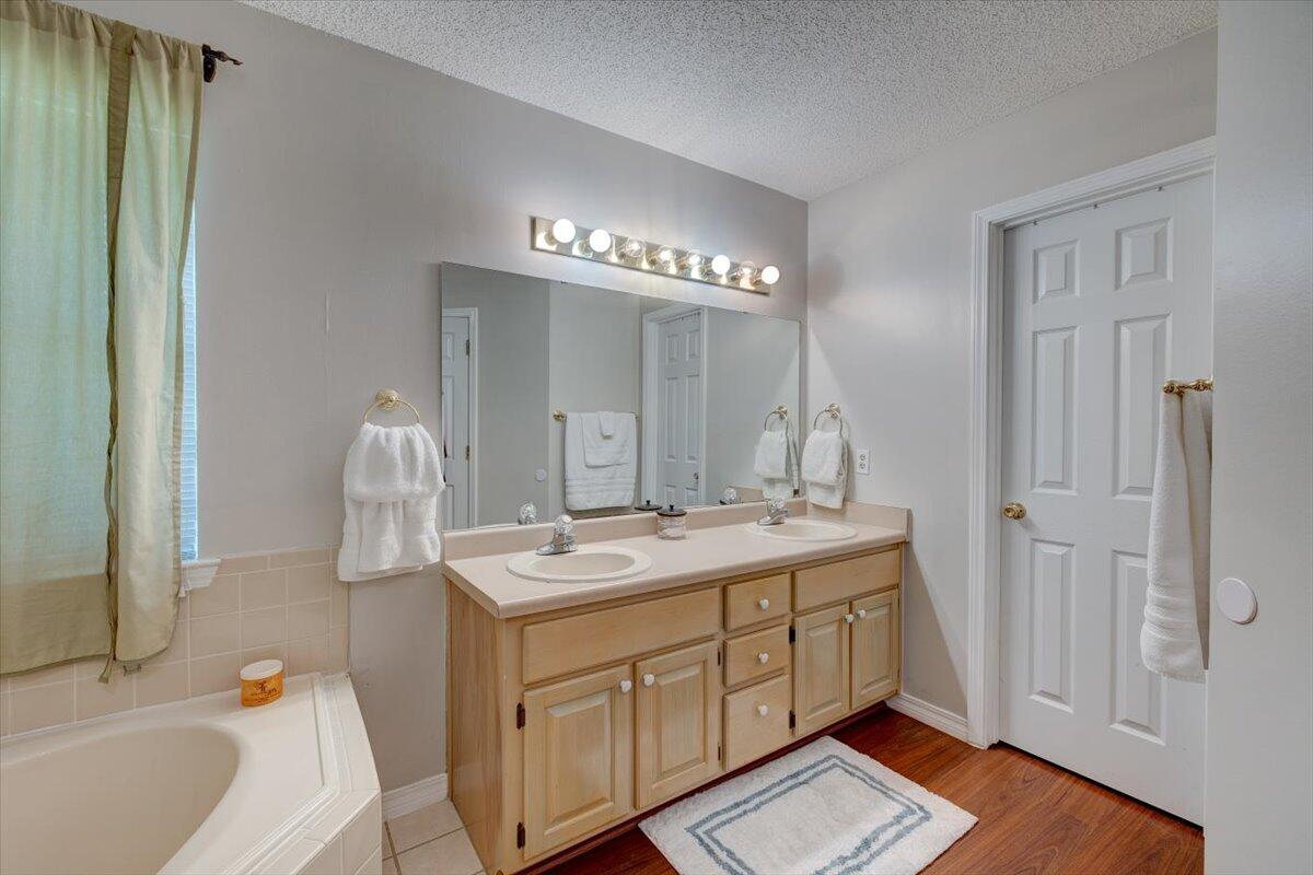 INDIAN HILLS - Residential