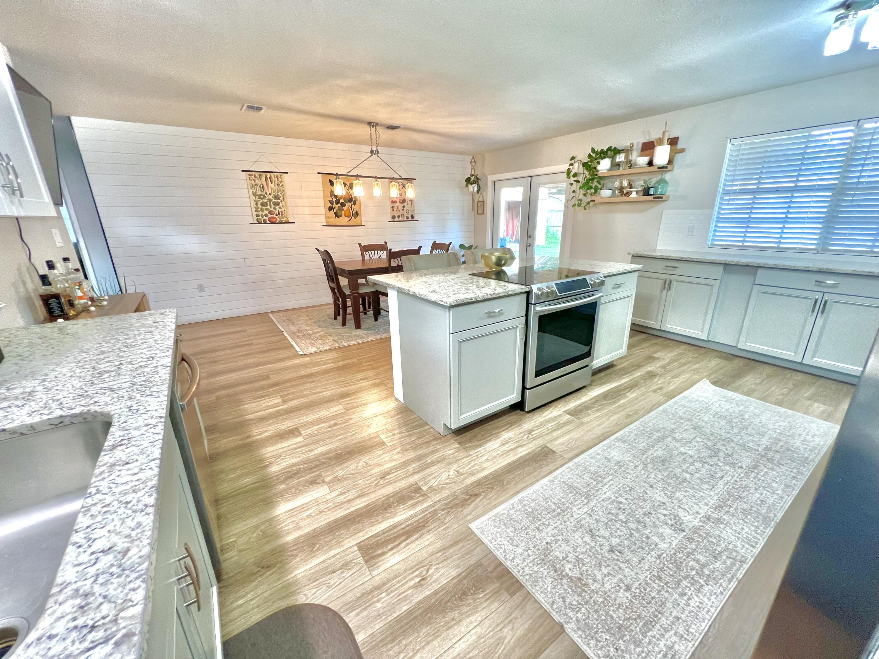 COLONY EST 3RD ADD LOT 20 BLK C - Residential