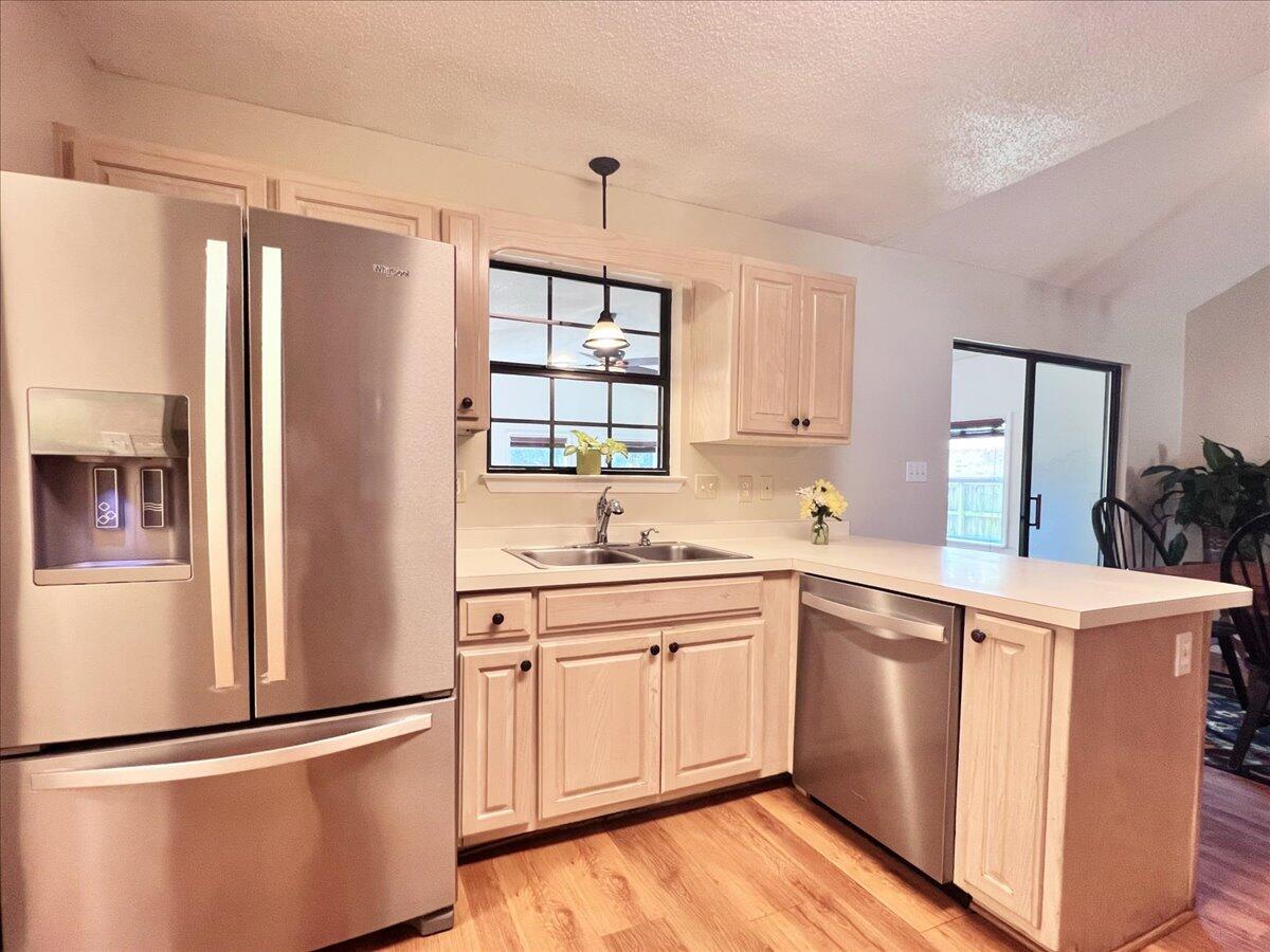 HOLLEY BY THE SEA - Residential