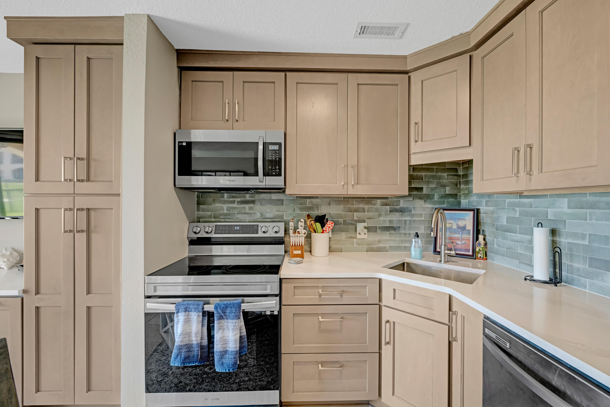 SAFE HARBOUR VILLAGE CONDO - Residential