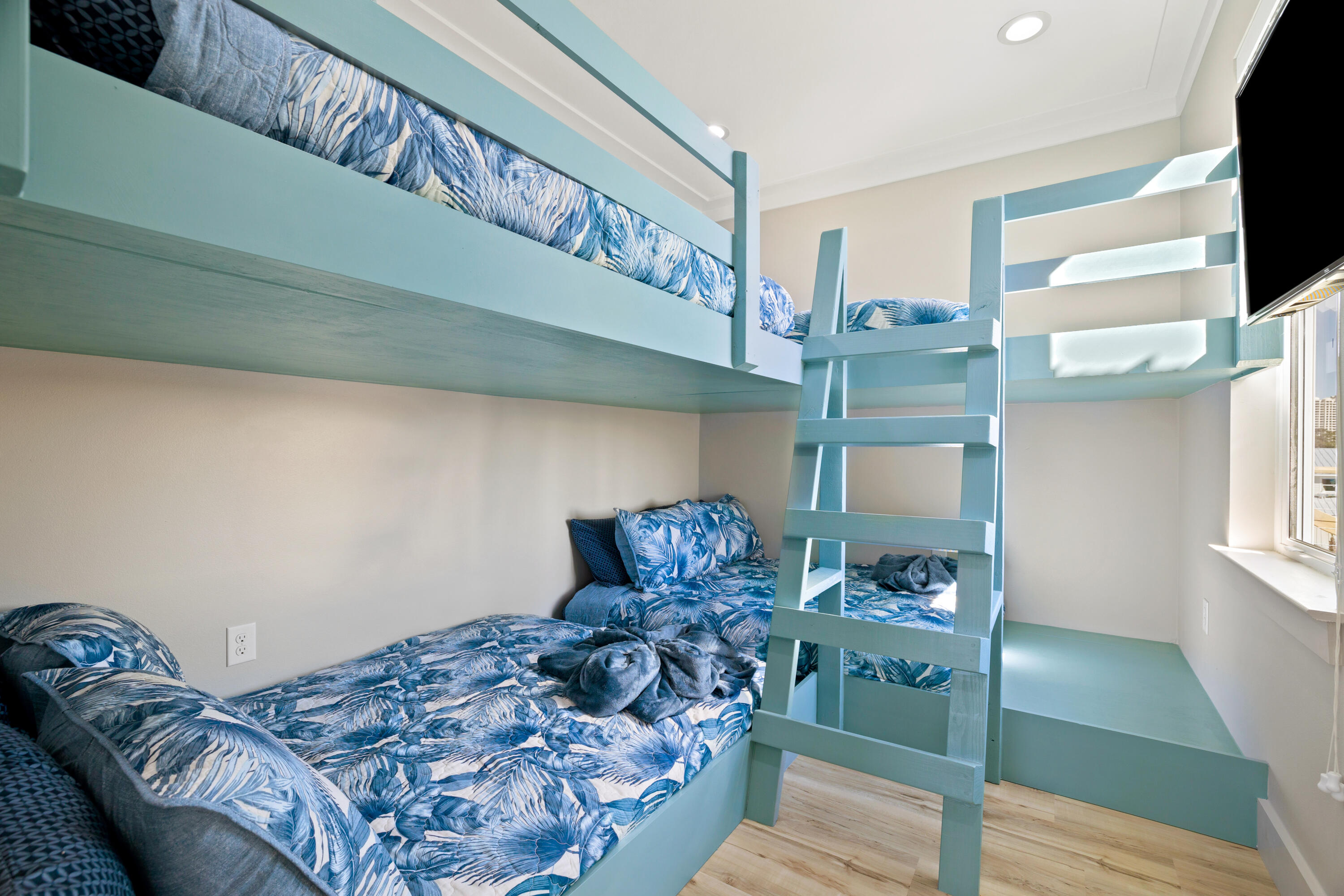 FRANGISTA BEACH 2ND ADDN - Residential