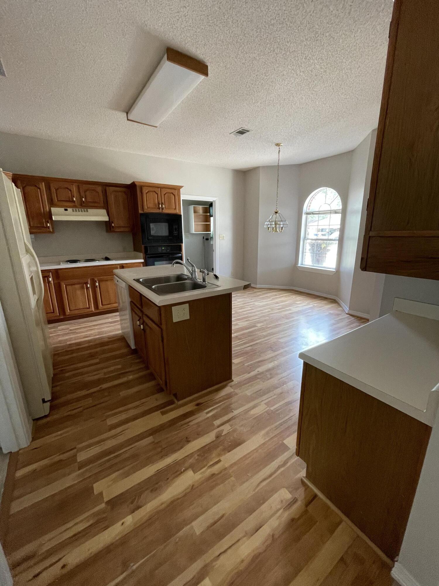 VALPARAISO PINECREST 6 - Residential