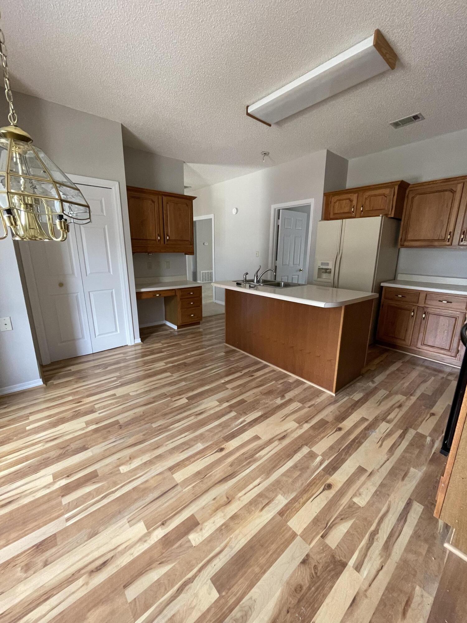 VALPARAISO PINECREST 6 - Residential