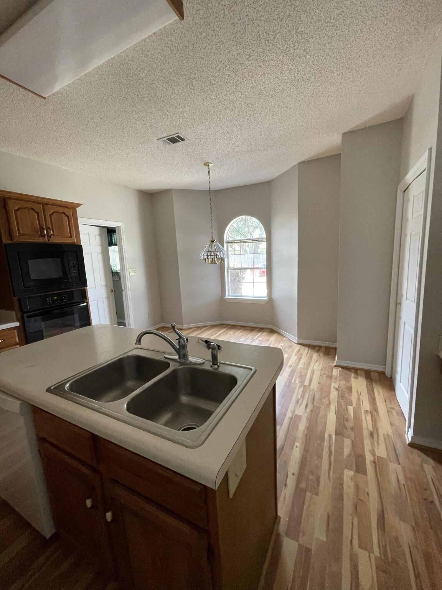 VALPARAISO PINECREST 6 - Residential