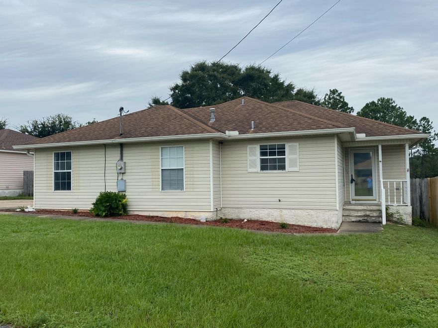 Super cute convenient home located South of I-10. WIth the open Living room floor plan, the home has a much larger feel to it. Enjoy the big lot and fenced in back yard. The Garage has a double side entry, Call today to get a look at this beauty.
