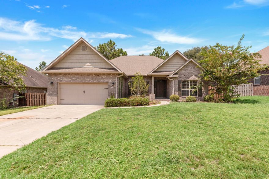 AVAILABLE NOW..... 4bd/2.5bth Beautiful South Crestview home. EASY commute to Eglin AFB or 7th Group. 

Large living area, fenced in yard, 2 car garage.

NO smoking. Pets allowed upon approval with a non-refundable pet fee. 600 minimum FICO credit score required in addition to meeting rental criteria.