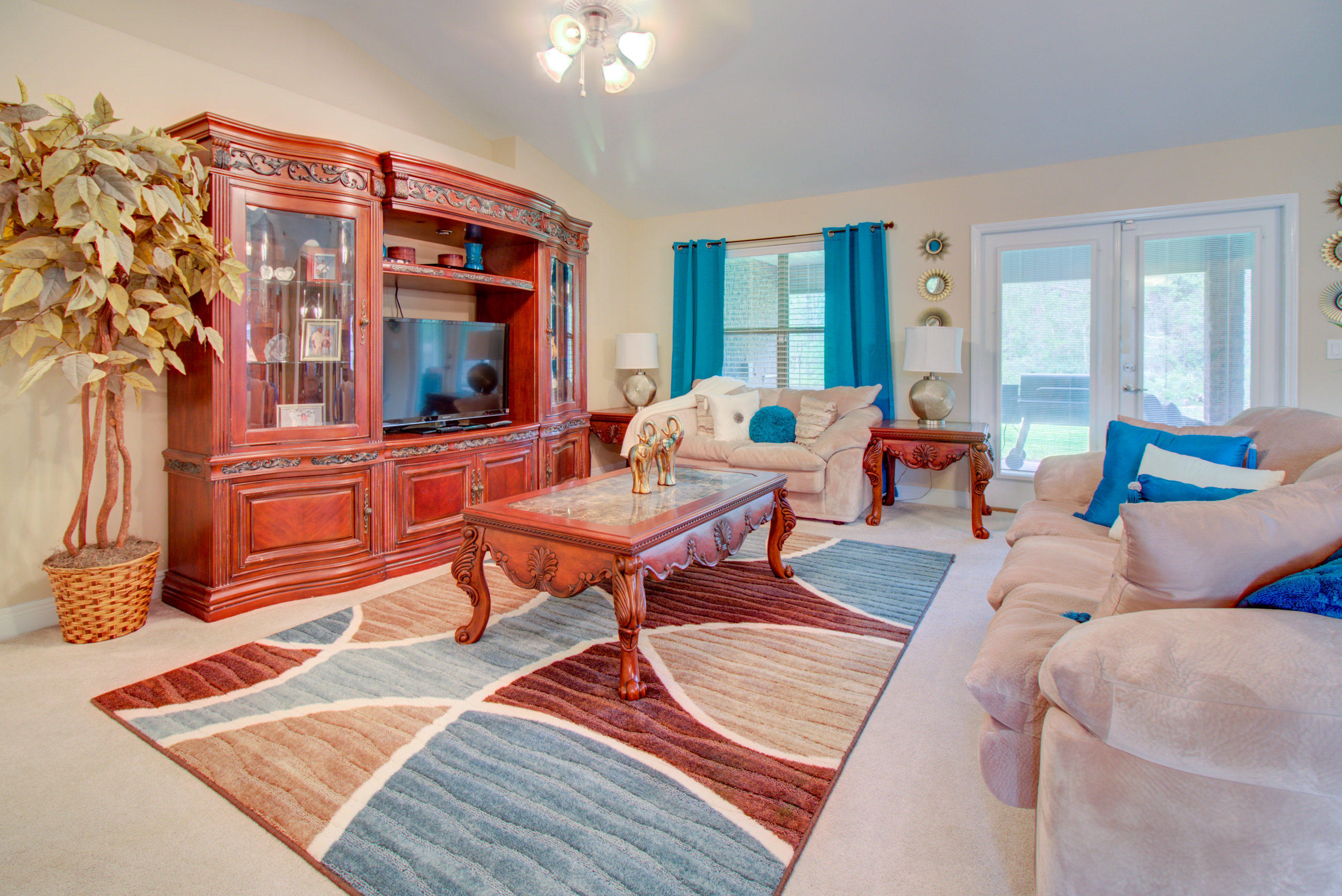 SUMMERSET ESTATES - Residential Lease