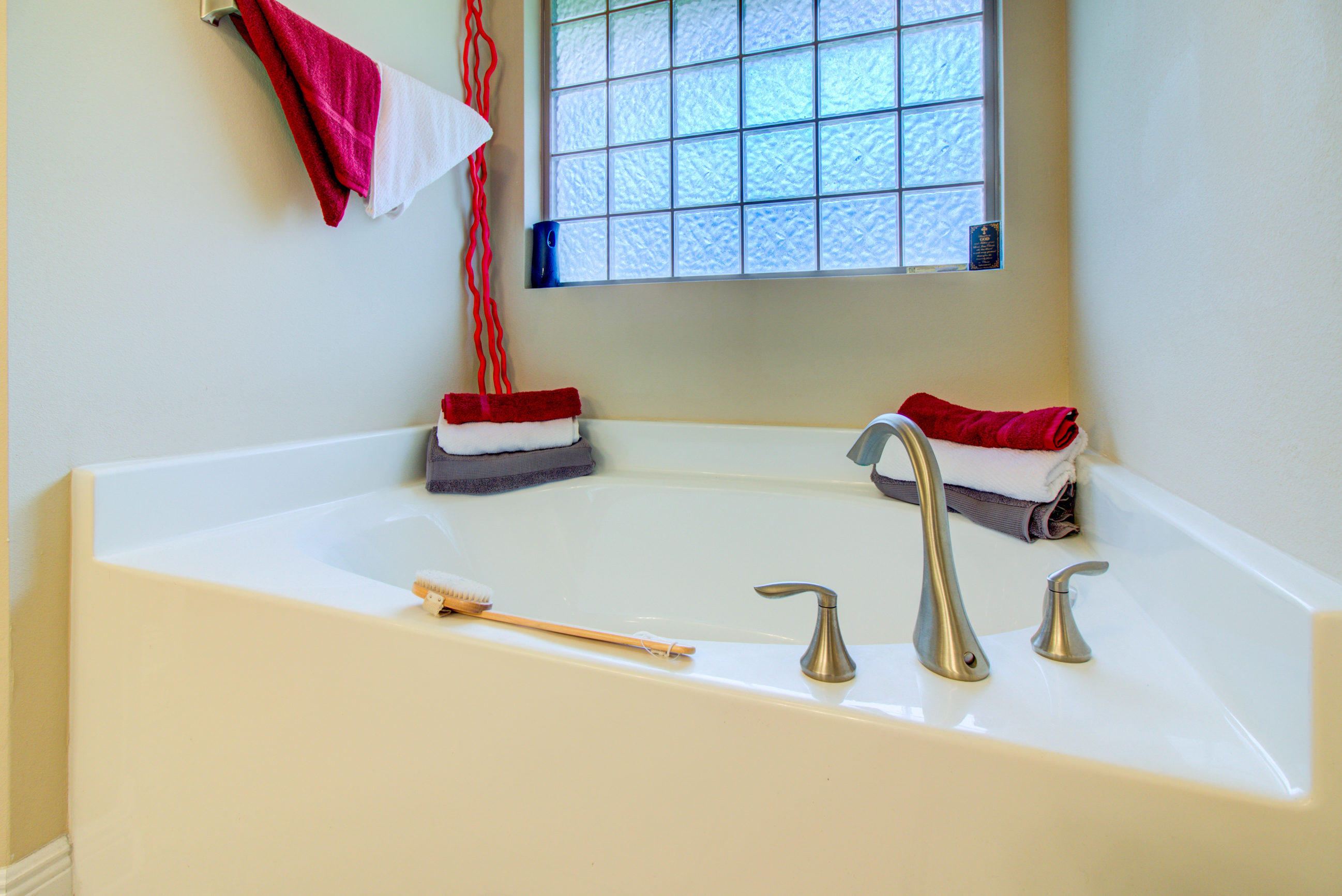 SUMMERSET ESTATES - Residential Lease