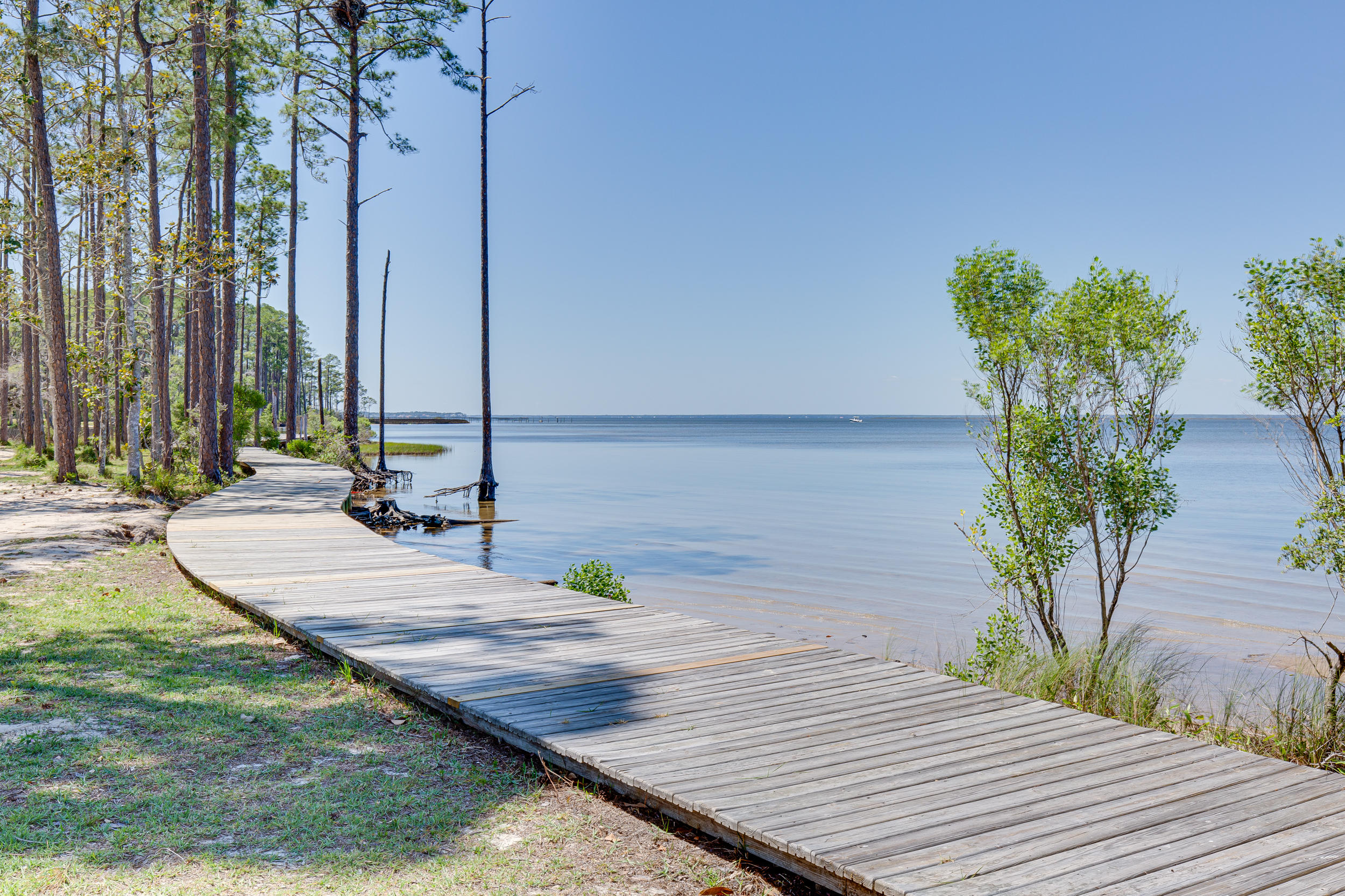 CHURCHILL OAKS - Residential