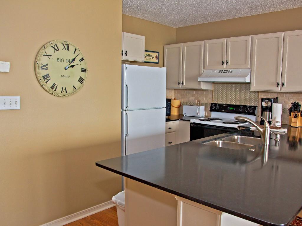 MARAVILLA CONDO 1 - Residential