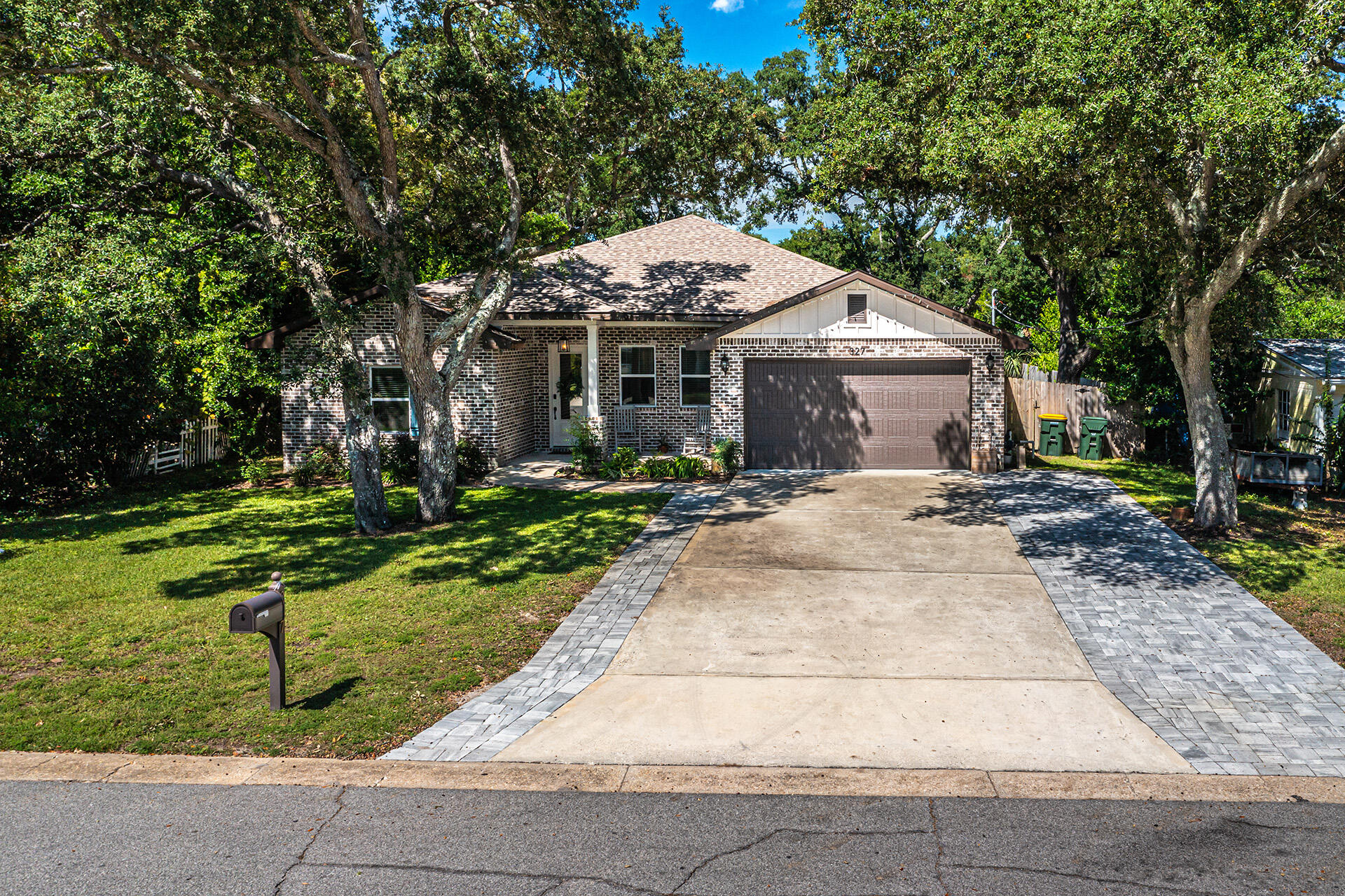 ELLIOTTS POINT 4TH ADDN - Residential