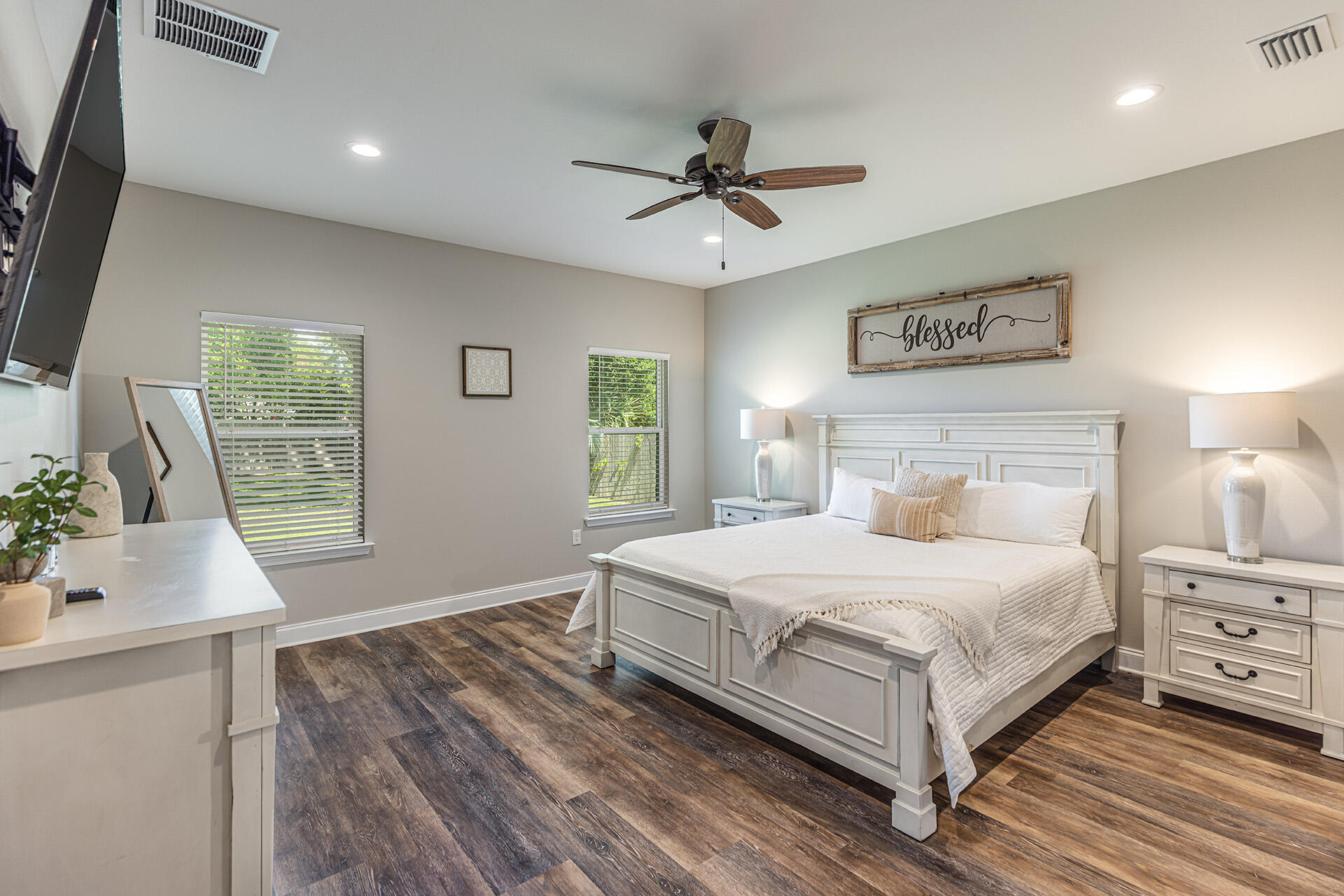 ELLIOTTS POINT 4TH ADDN - Residential