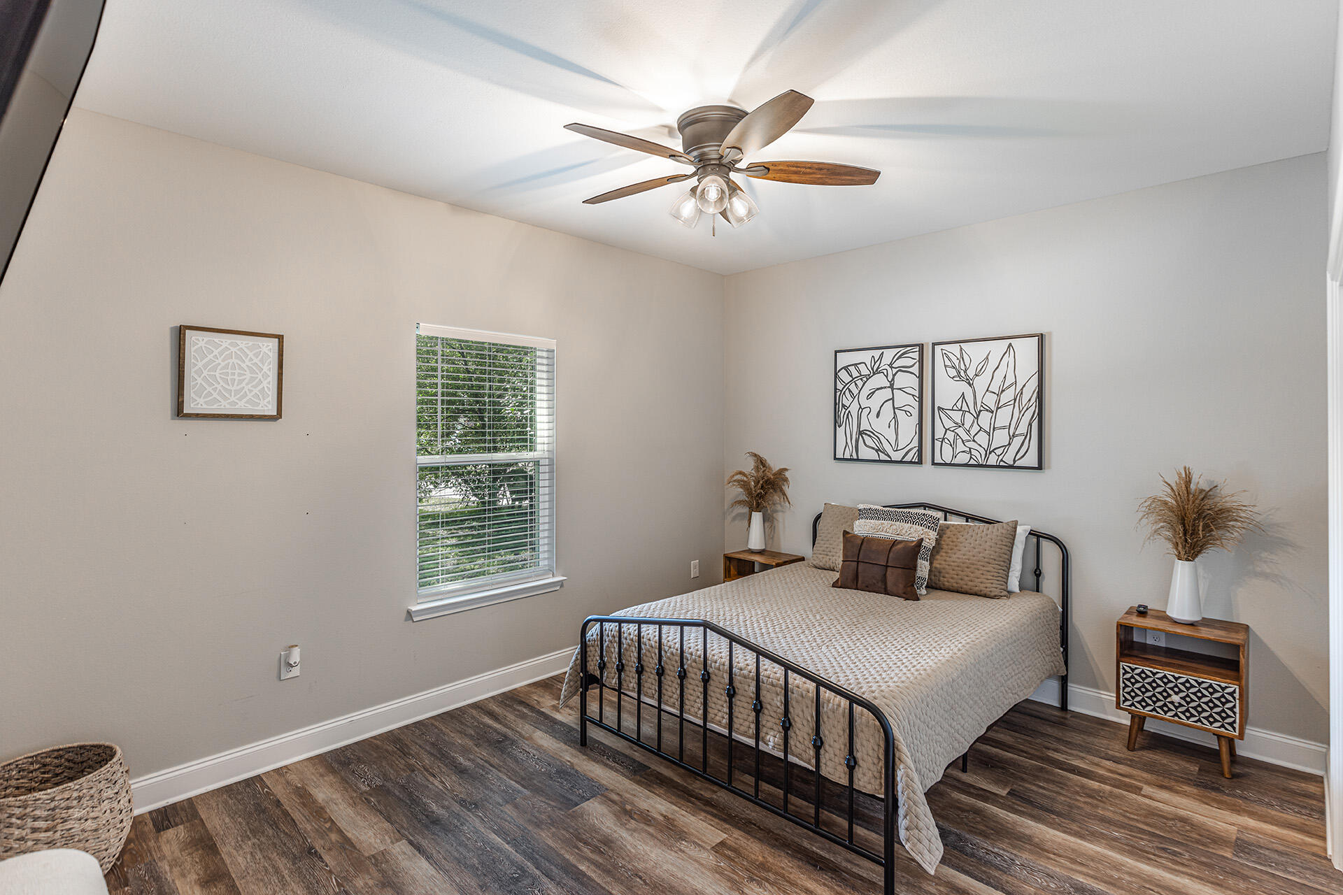 ELLIOTTS POINT 4TH ADDN - Residential