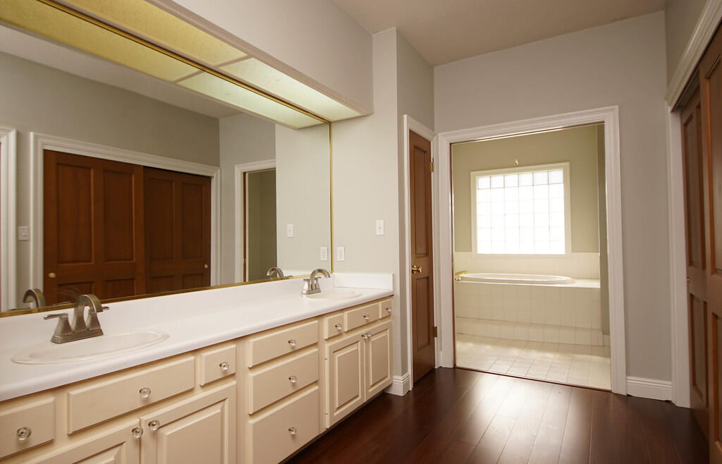 LAKE LORRAINE ESTATES 1 - Residential