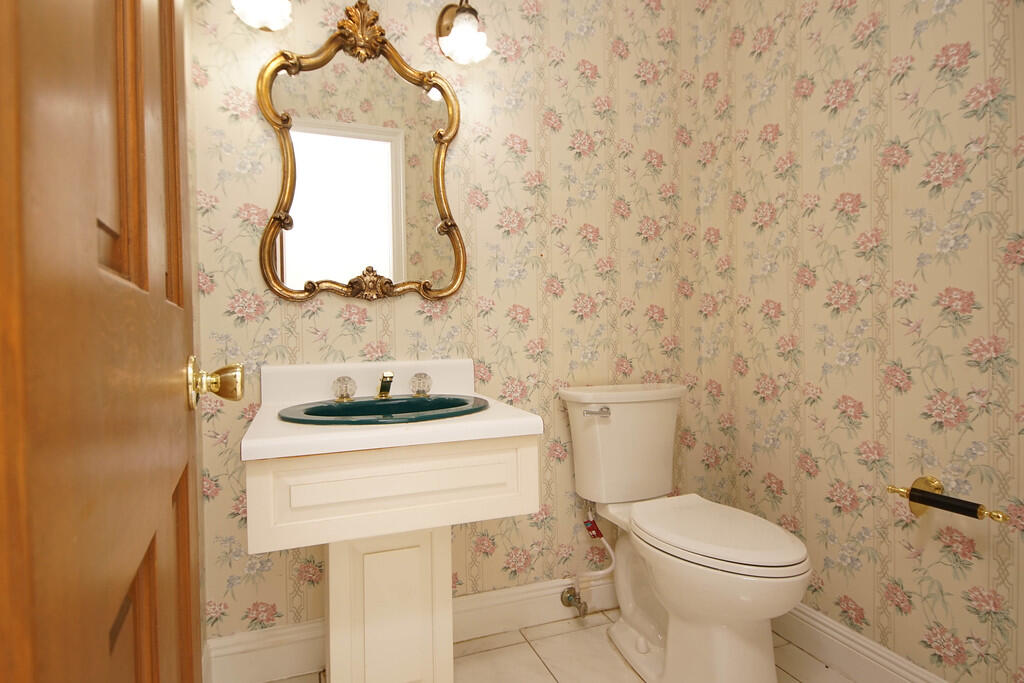 LAKE LORRAINE ESTATES 1 - Residential