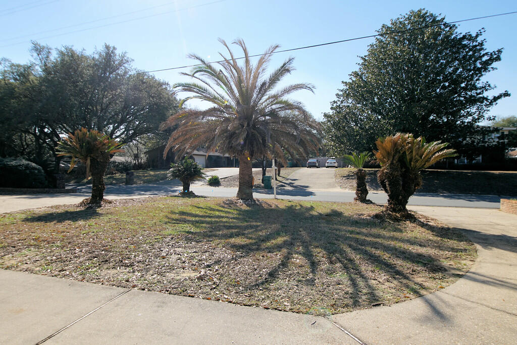 LAKE LORRAINE ESTATES 1 - Residential