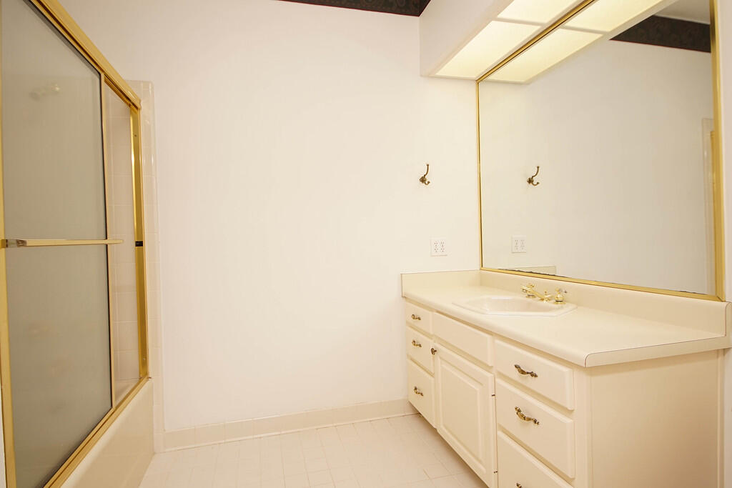 LAKE LORRAINE ESTATES 1 - Residential