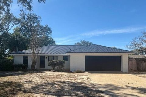 Photo of 117 Lincolnshire Drive, Niceville, FL 32578 (MLS # 993463)