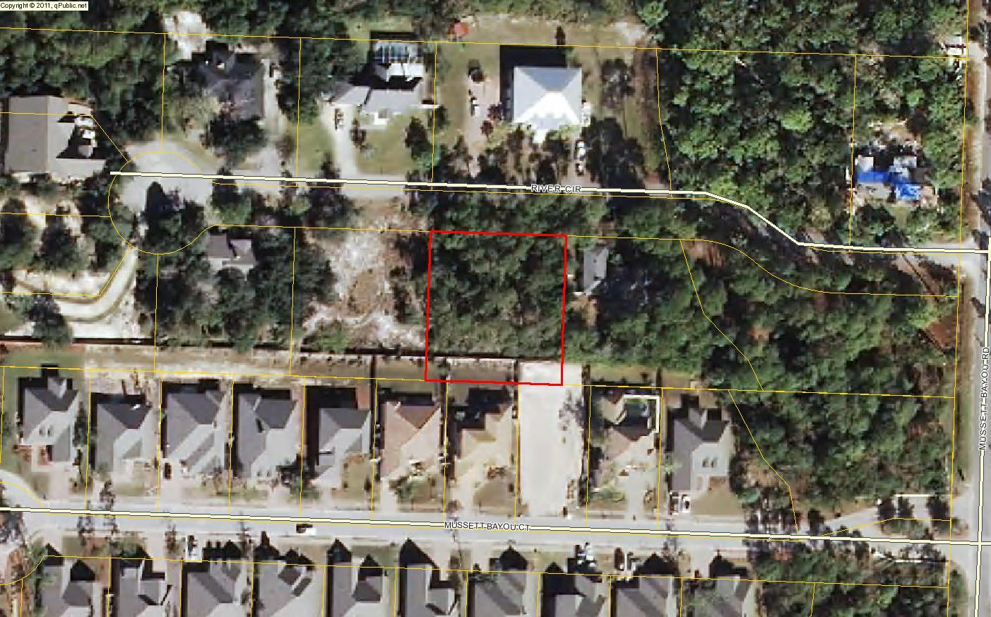 Beautiful large lot located on a Cul-de-sac street! Great location! Close to the worlds most Beautiful beaches. Don't miss out on the opportunity to own your piece of Paradise. No Established HOA!Property is in X Flood Zone. Buyer to verify lot dimensions