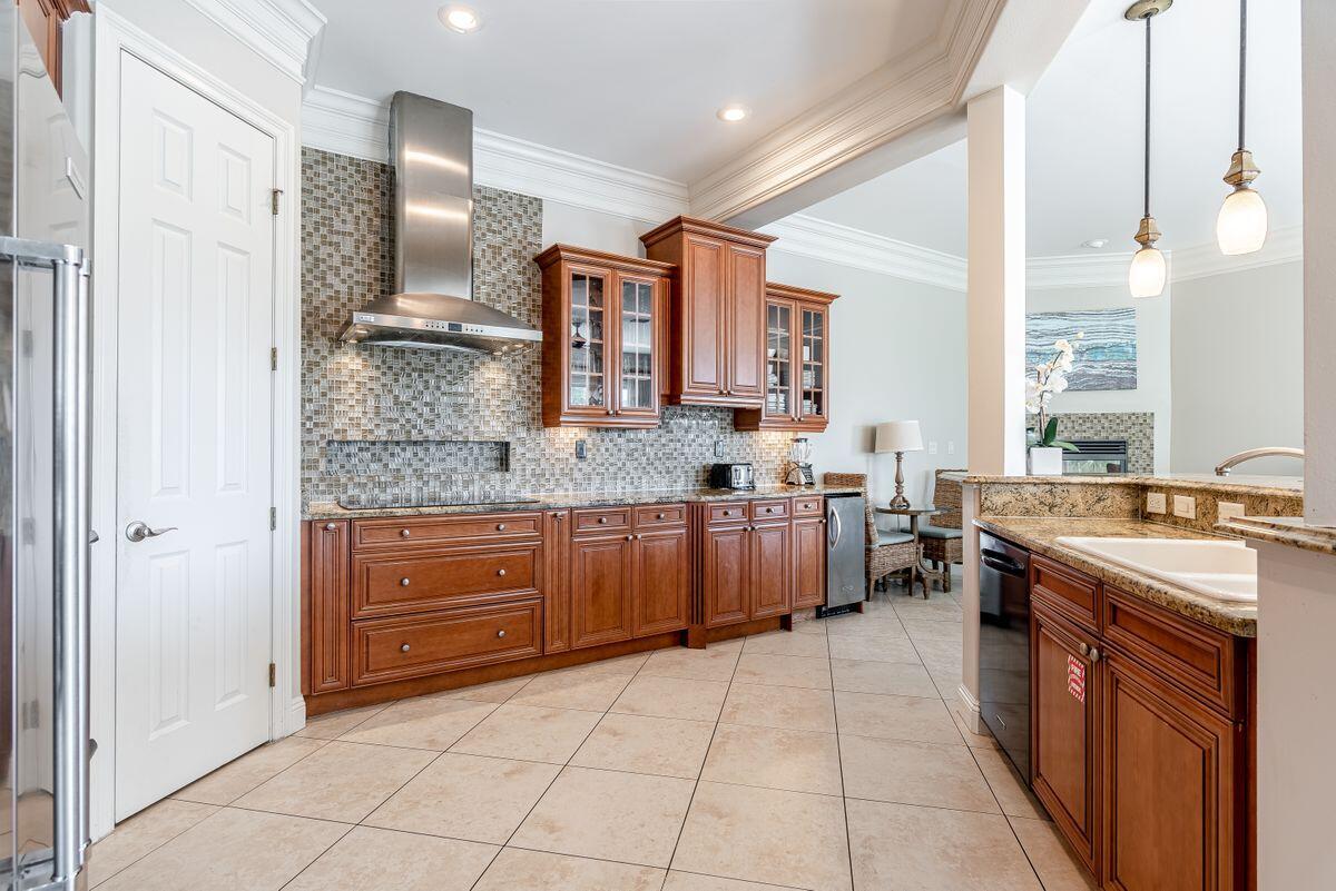 CRYSTAL BEACH - Residential