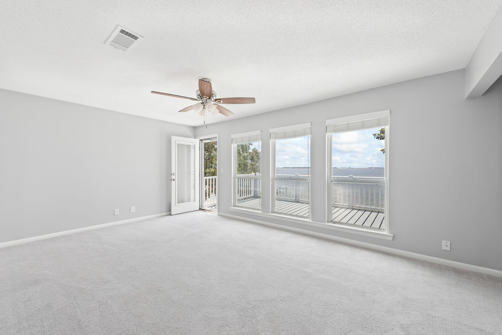 CRESCENT SHORES - Residential