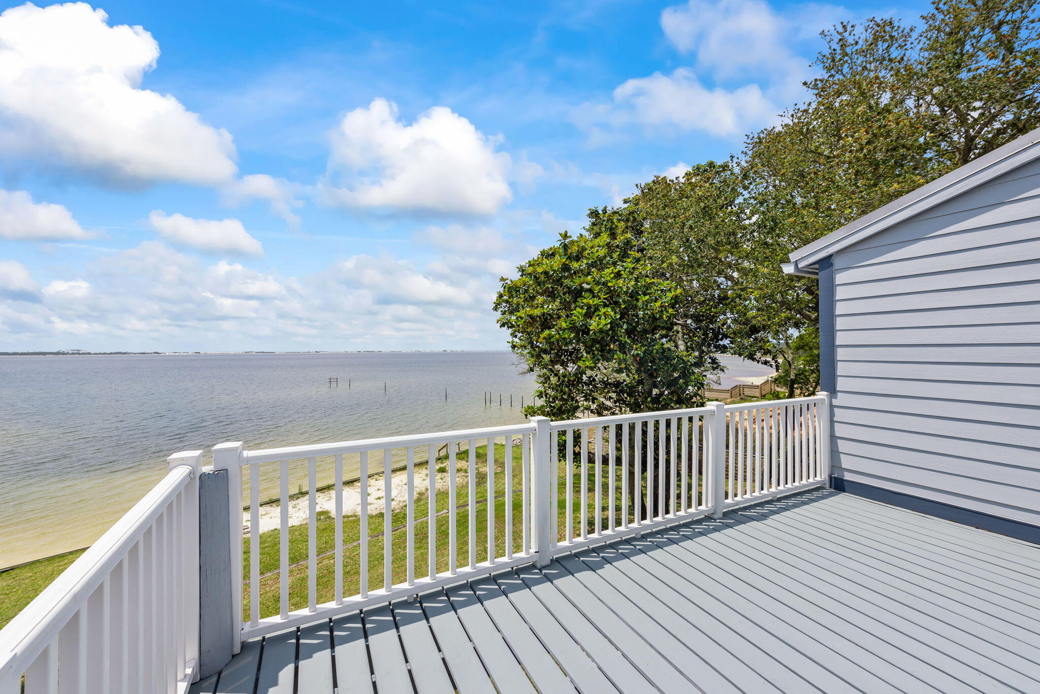 CRESCENT SHORES - Residential