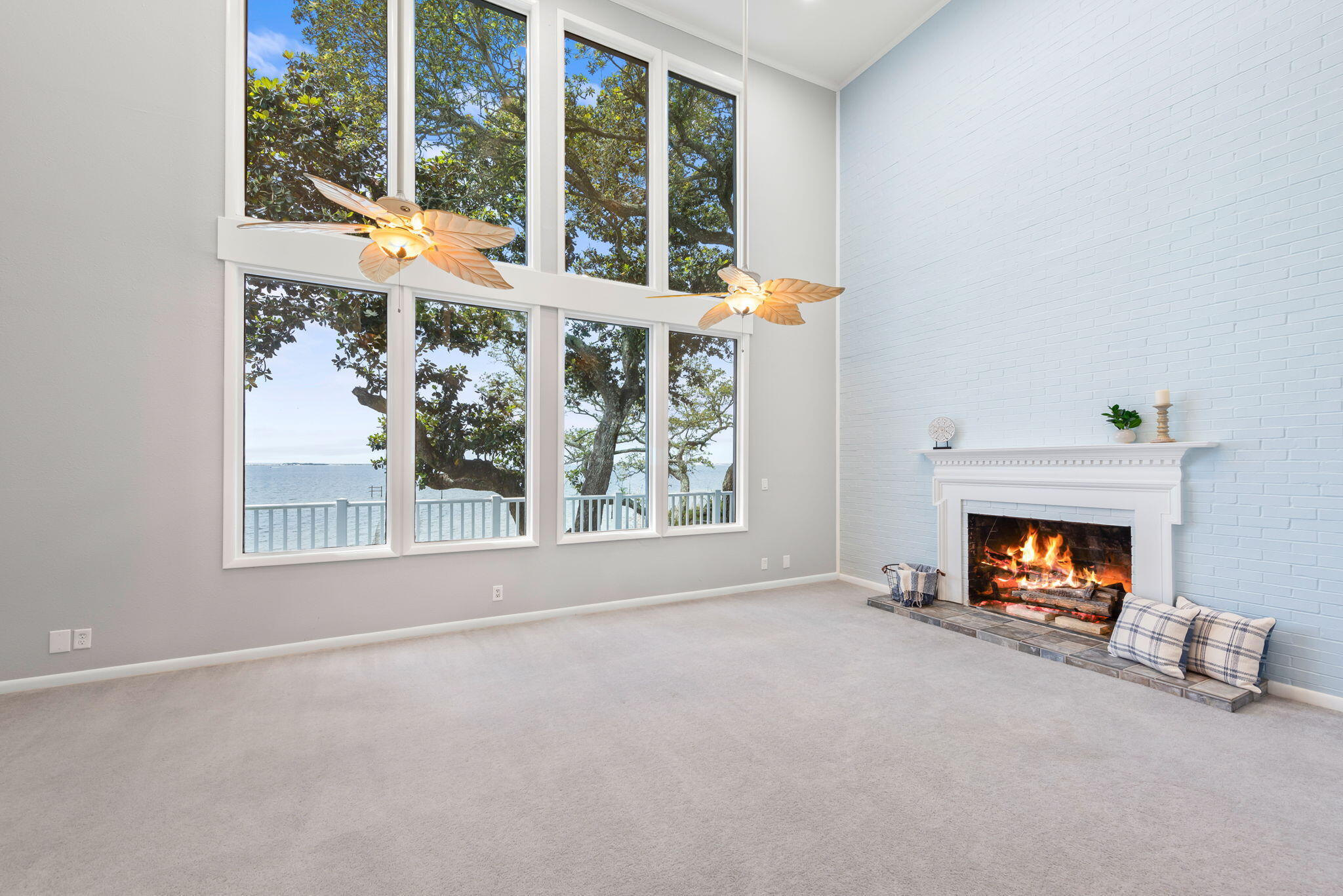CRESCENT SHORES - Residential