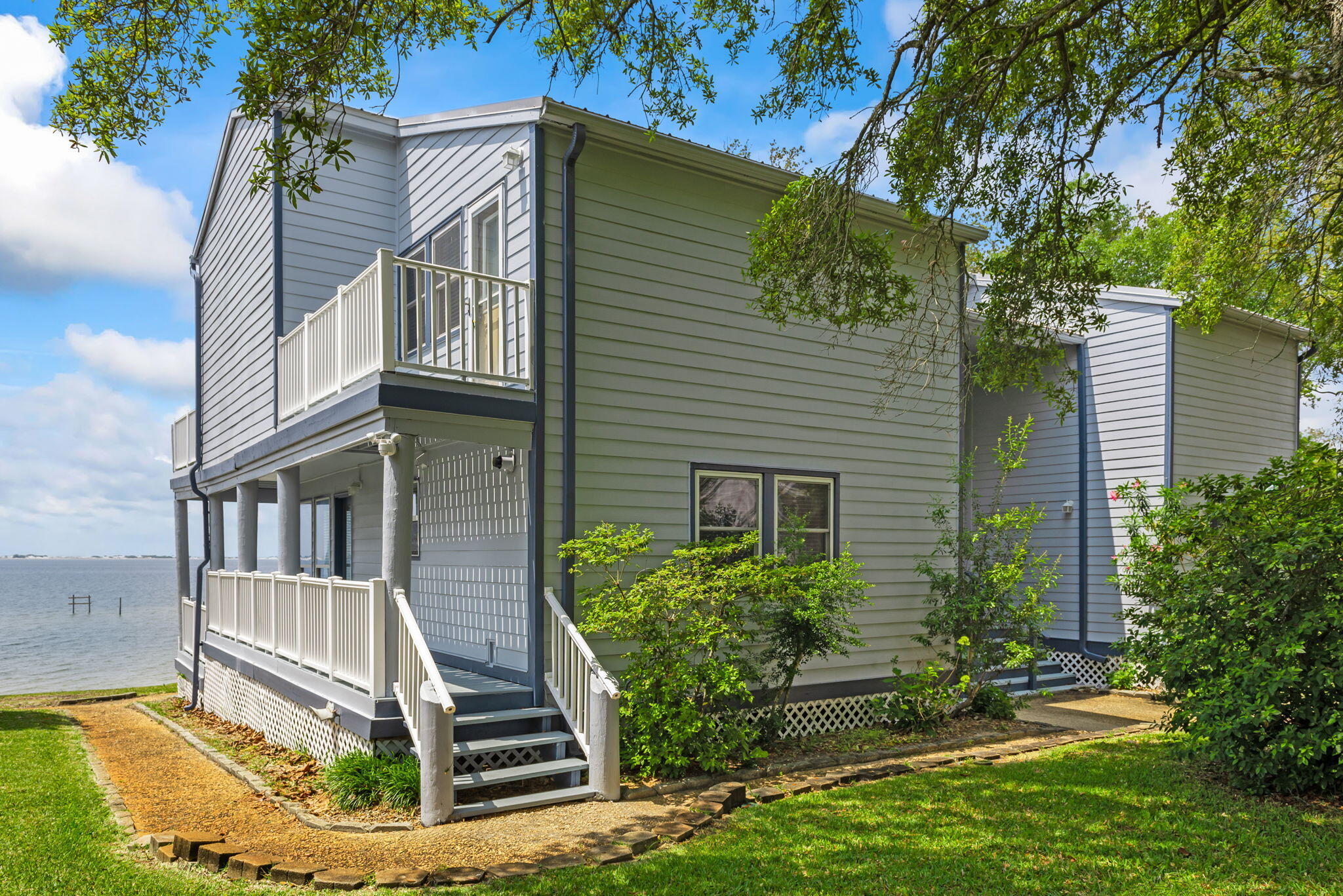 CRESCENT SHORES - Residential