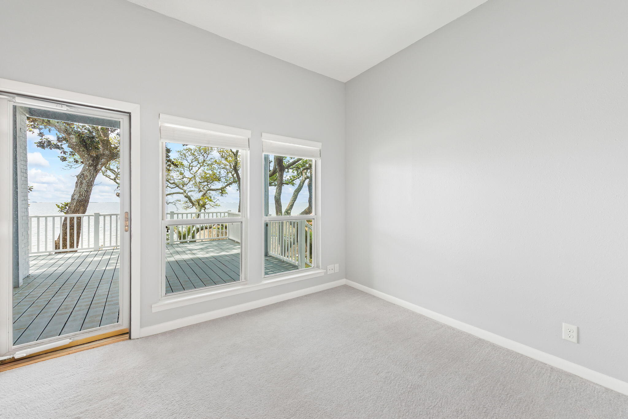 CRESCENT SHORES - Residential