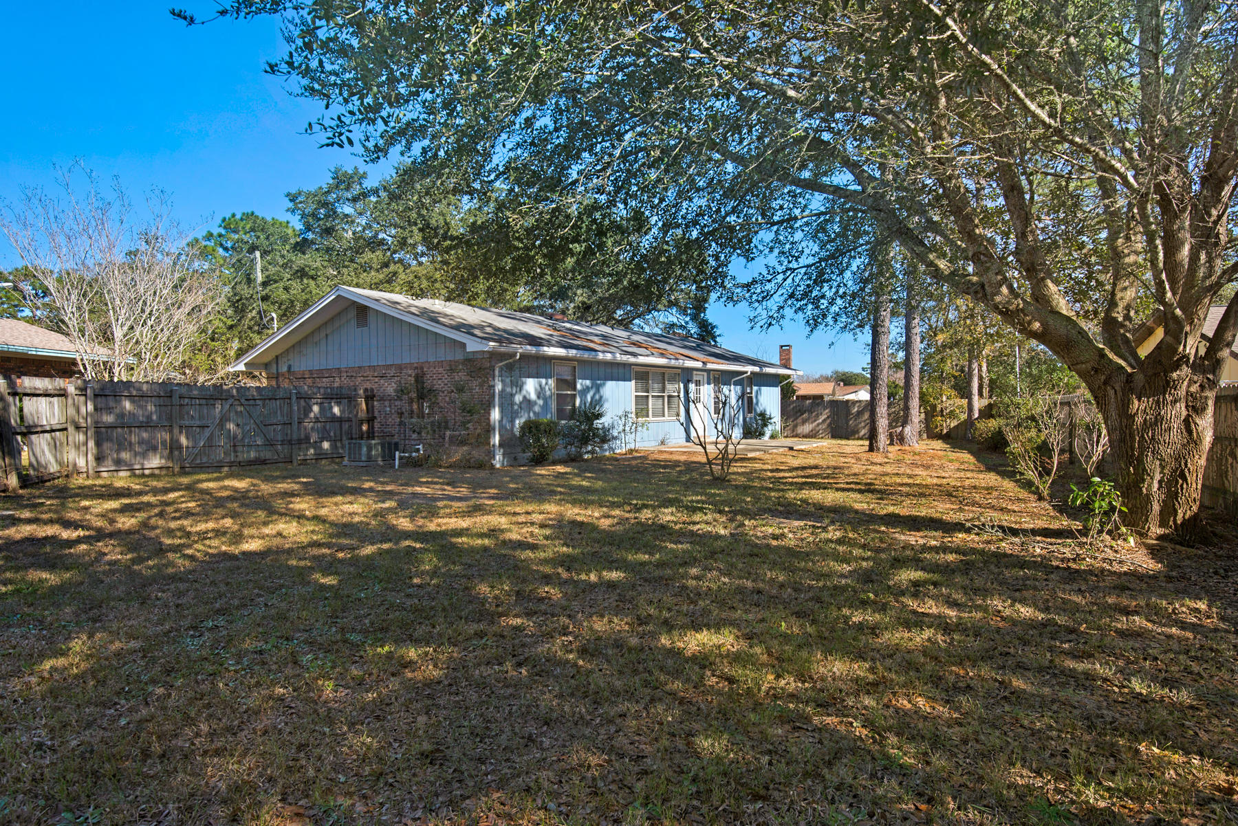 TANGLEWOOD S/D 1ST ADDN Lot 42 Block B - Residential