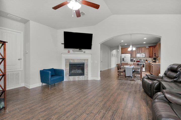 HAMMOCK BAY - Residential