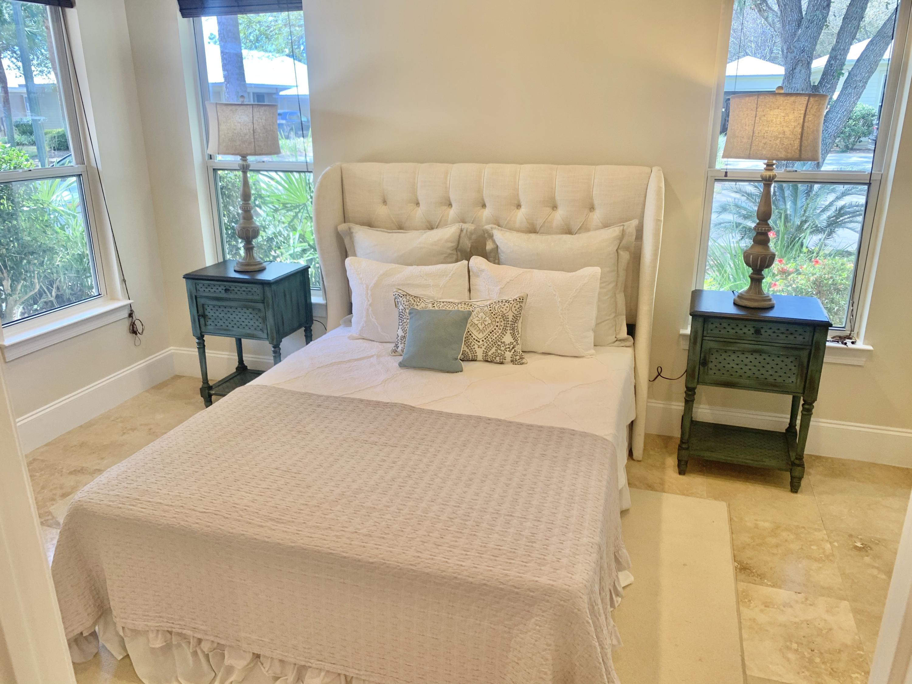 CRYSTAL LAKE - Residential