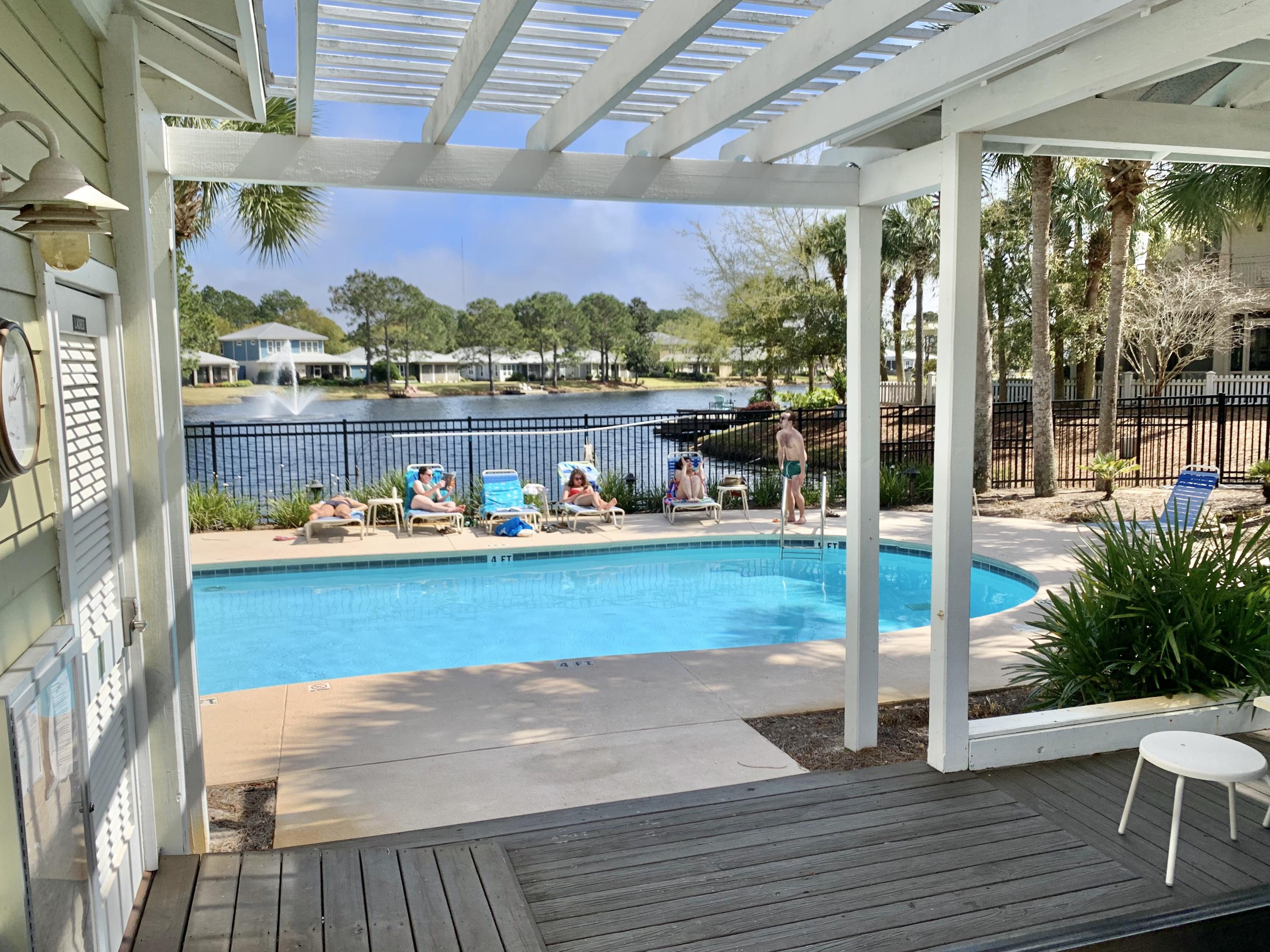 CRYSTAL LAKE - Residential