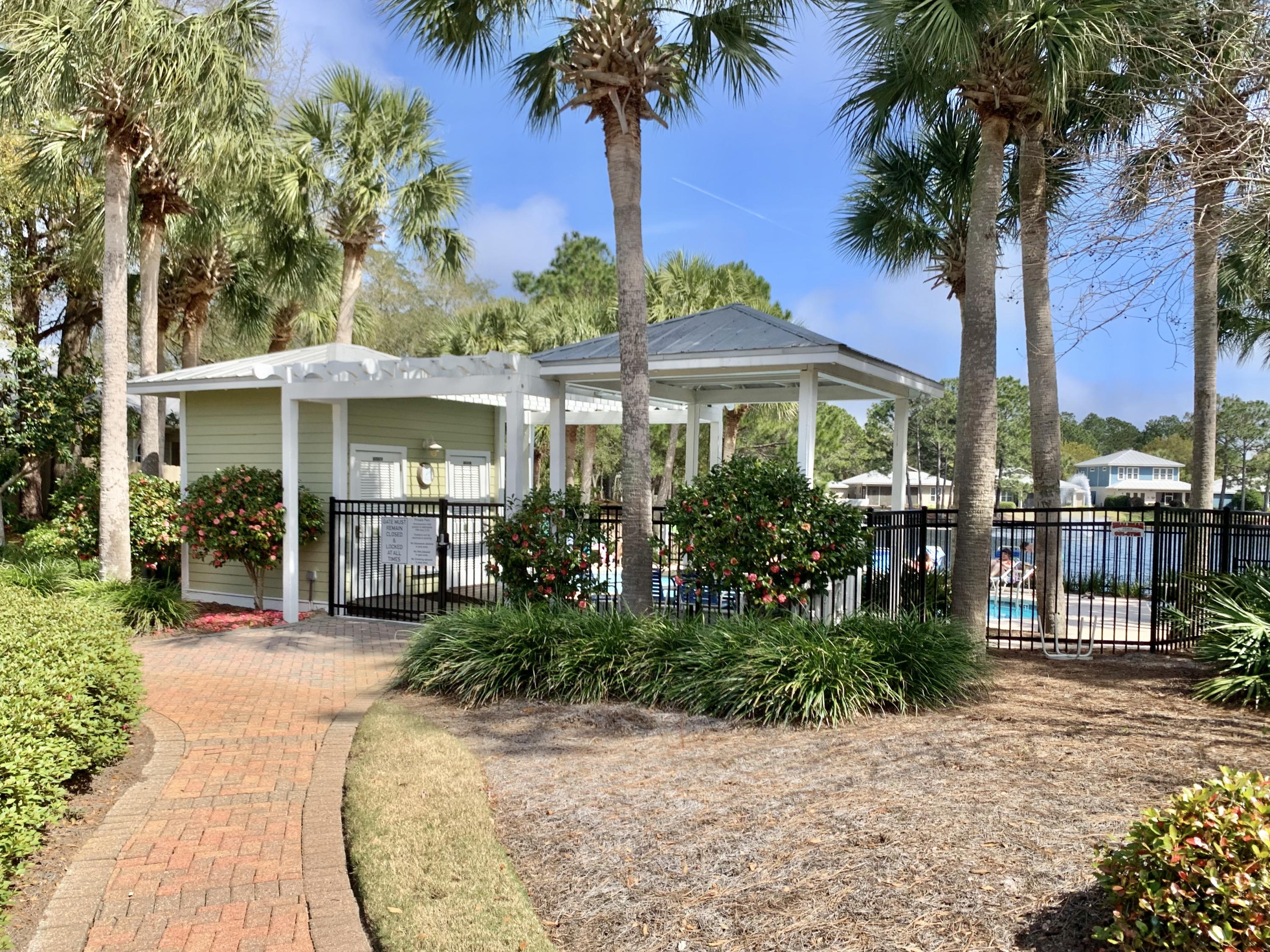 CRYSTAL LAKE - Residential