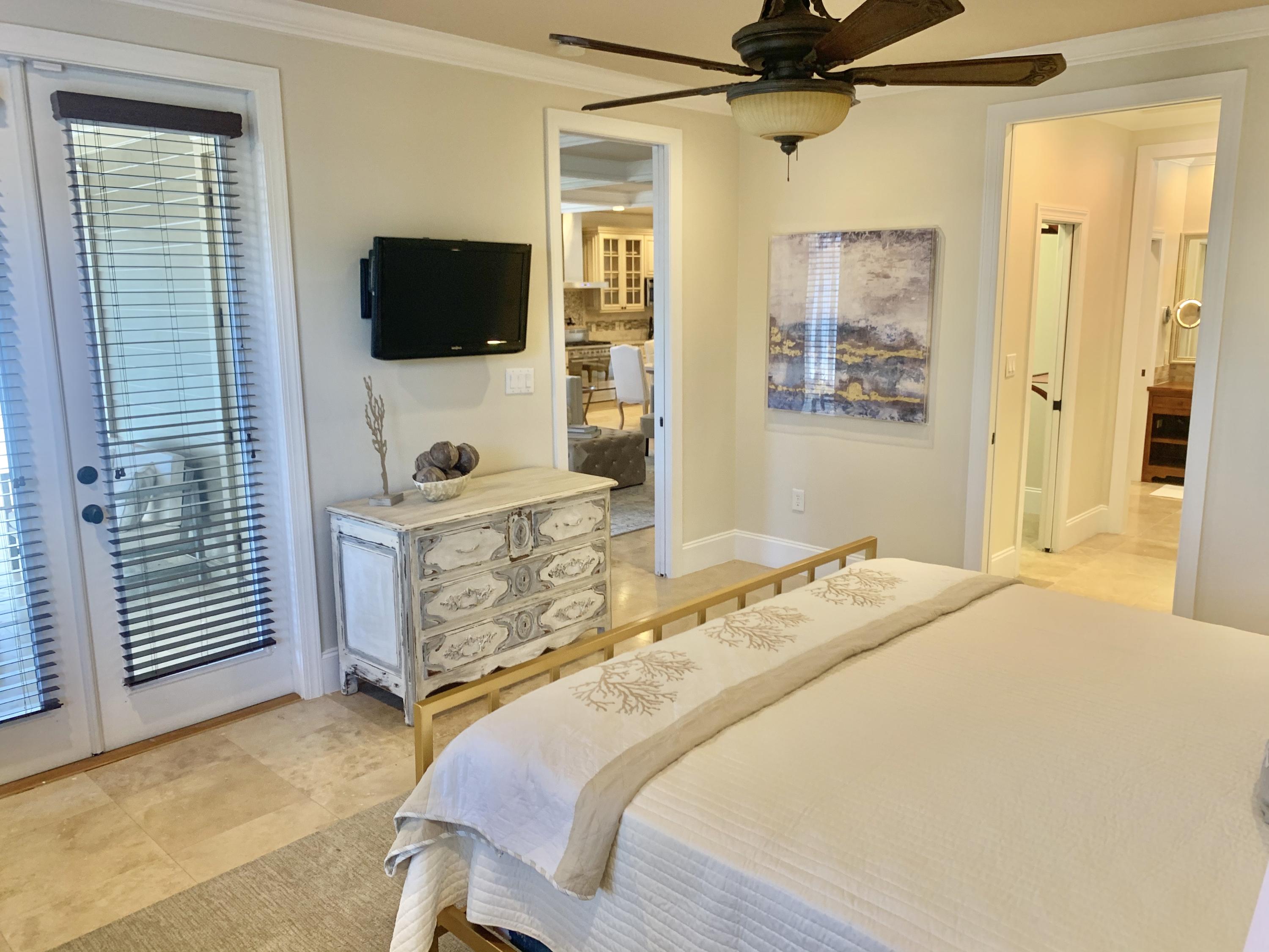 CRYSTAL LAKE - Residential